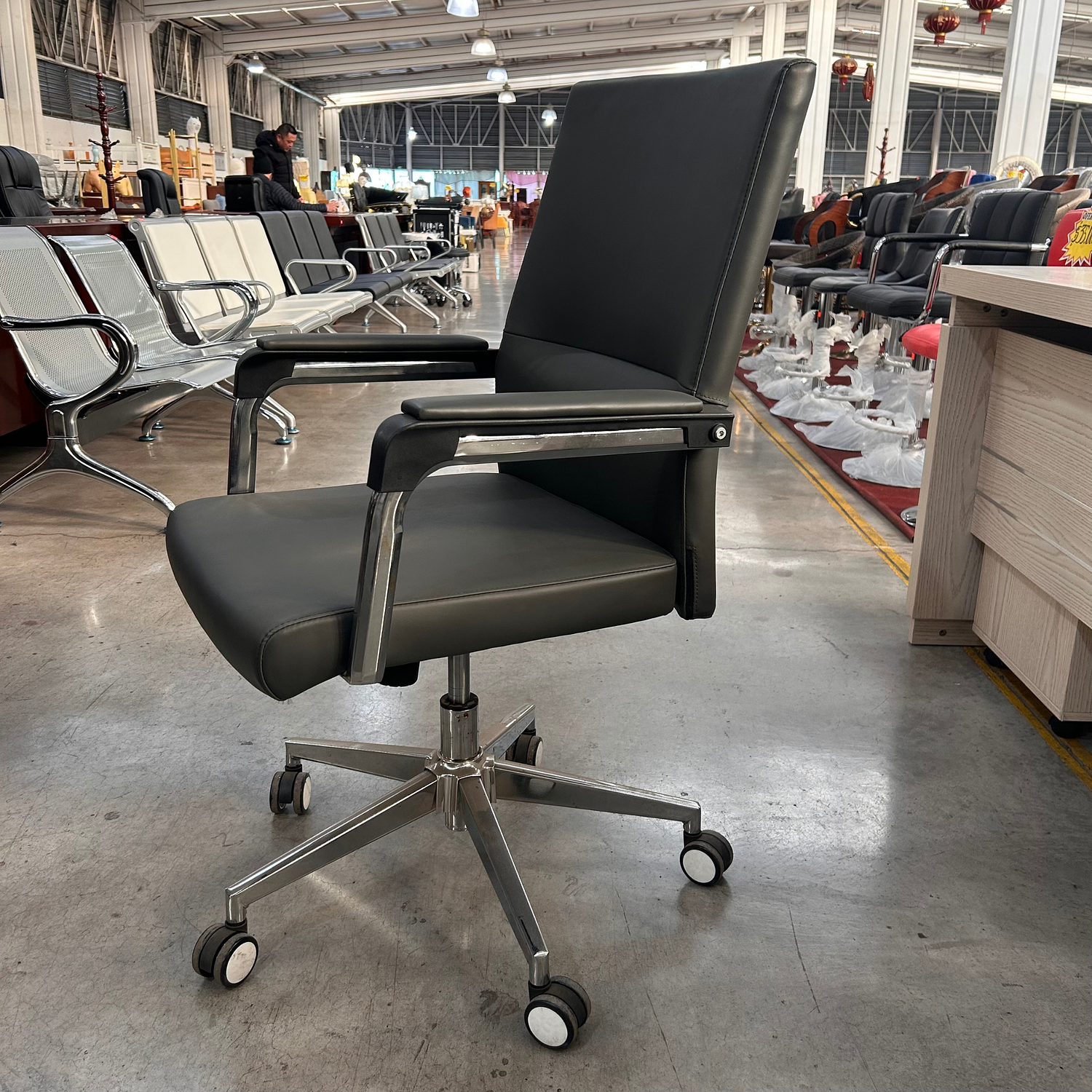 Silla de Escritorio Ejecutiva en Eco Cuero Negro Ergonómica para Oficina - Sillón Gerencial  5