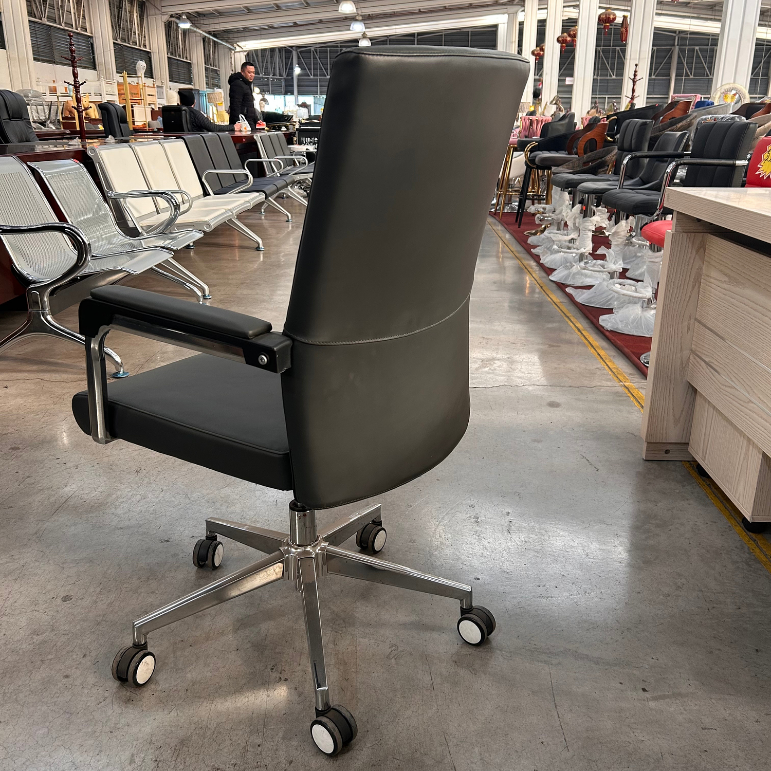 Silla de Escritorio Ejecutiva en Eco Cuero Negro Ergonómica para Oficina - Sillón Gerencial  6