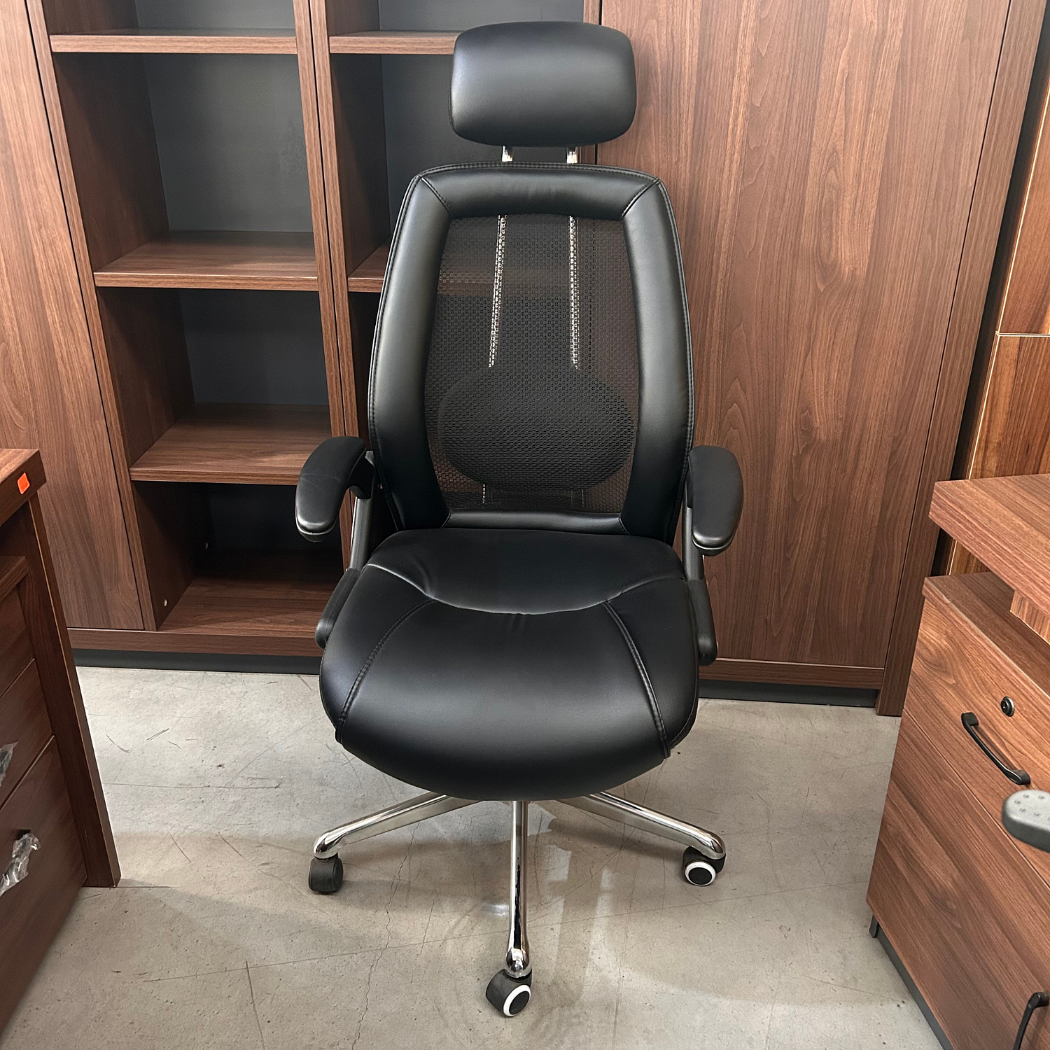 Silla de Escritorio Ejecutiva Negra Ergonómica con Apoyacabeza – Sillón Gerencial para Oficina 3