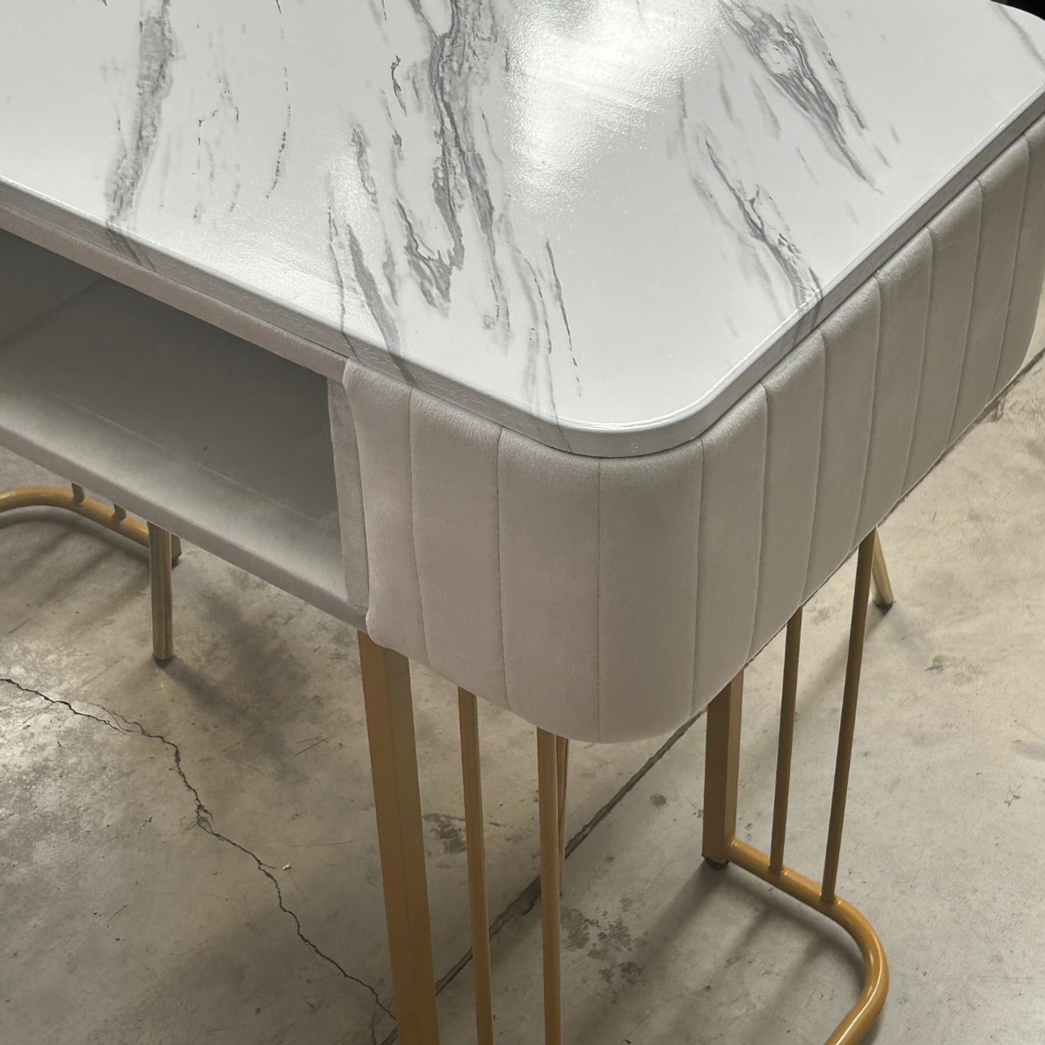 Mesa de Manicure Moderna Profesional con Cubierta MDF - Mesa de Uñas Elegante y Minimalista para Salón 16