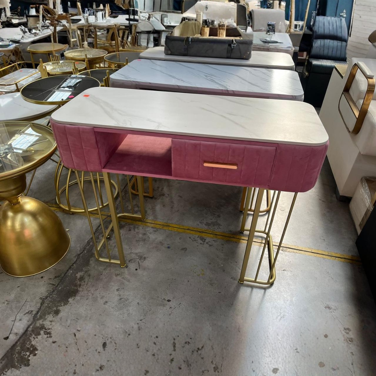 Mesa de Manicure Profesional Elegante MDF para salón o uso personal 4