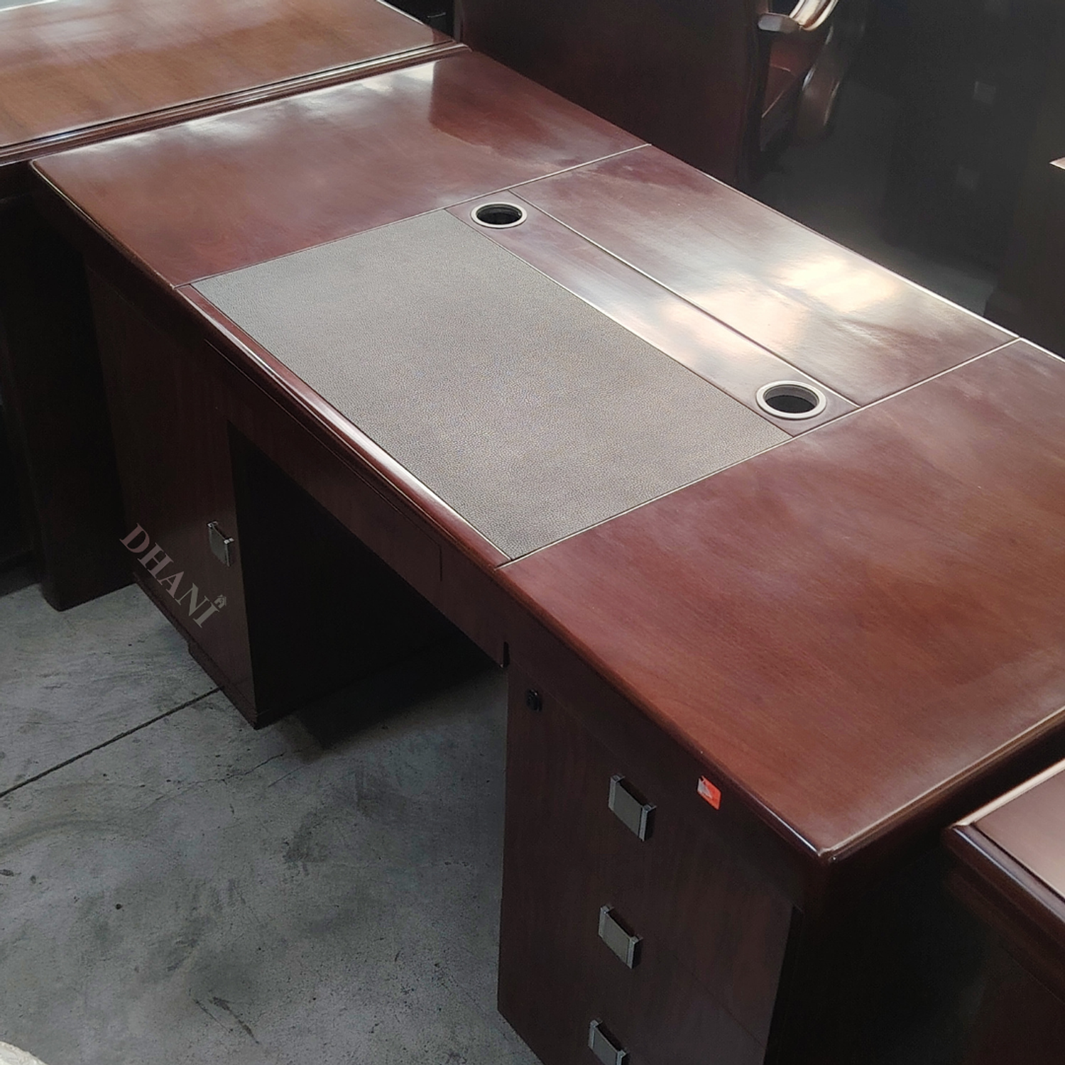 Escritorio Ejecutivo de Madera Clásico para Oficina Gerencial y Presidencial 4