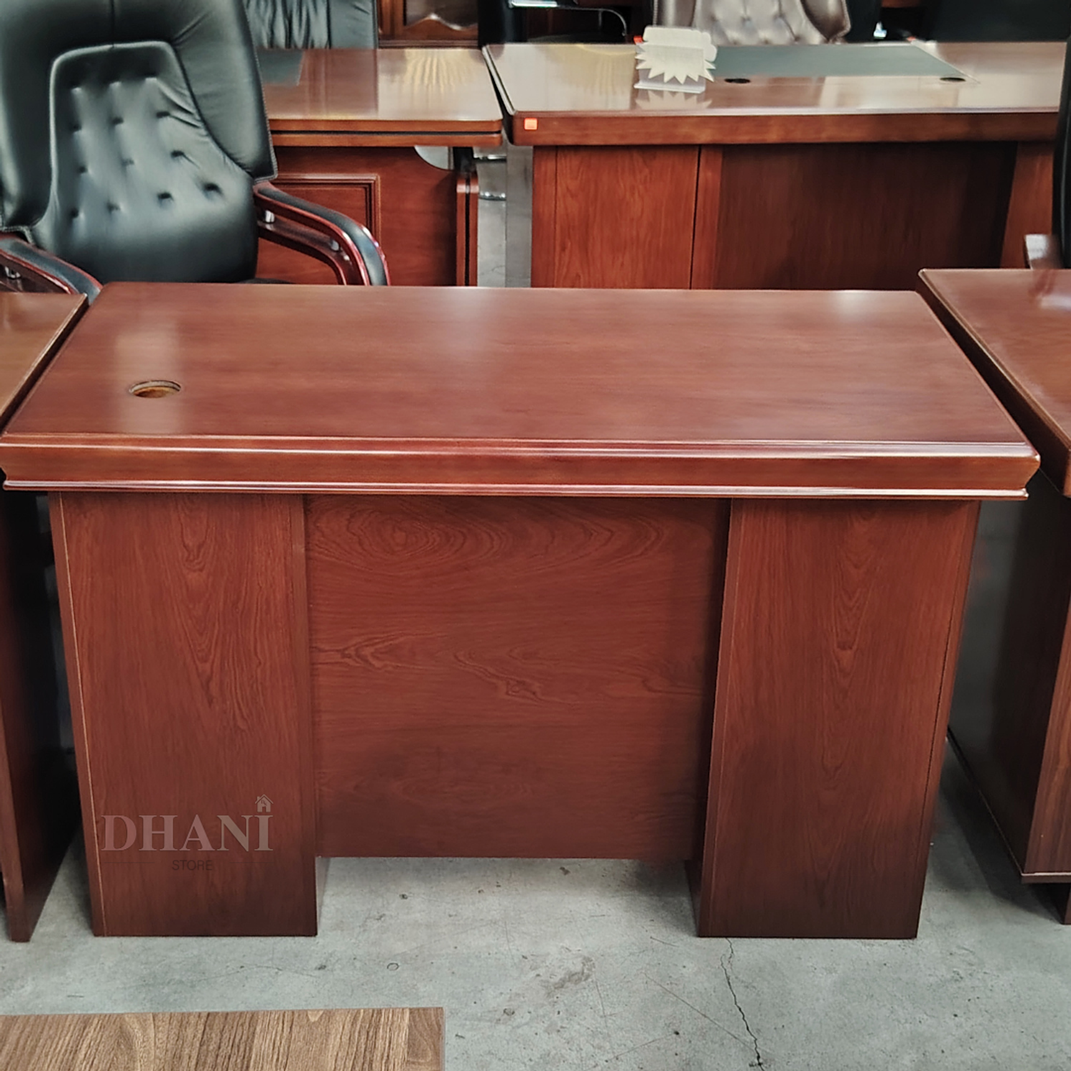 Escritorio de Oficina Clásico De Melamina Enchapado color Caoba 6
