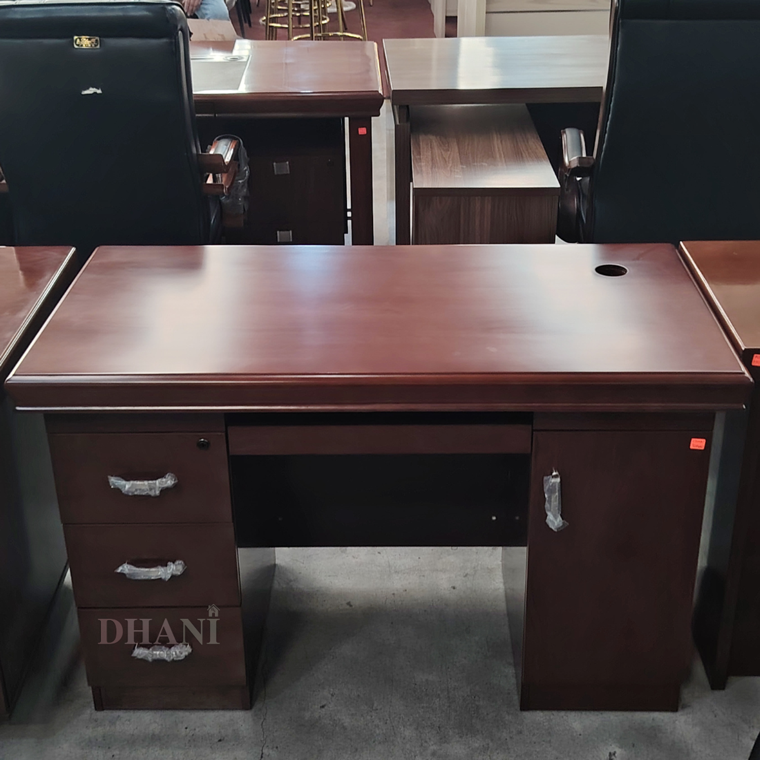 Escritorio de Oficina Clásico De Melamina Enchapado color Caoba 7