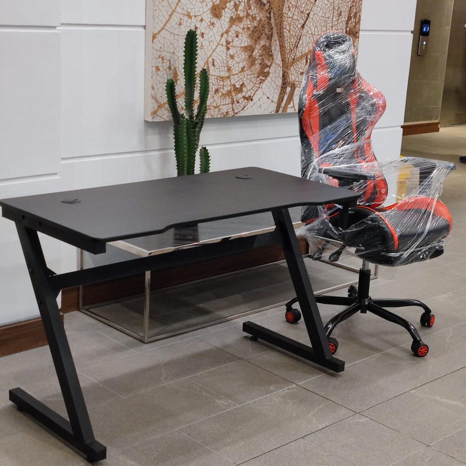 Escritorio Gamer Minimalista en Z Negro para Oficina y Setup Profesional 6