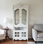Vitrina Clásica Leticia Blanca con Vidrio y Tallado para Hogar y Oficina - Miniatura 2