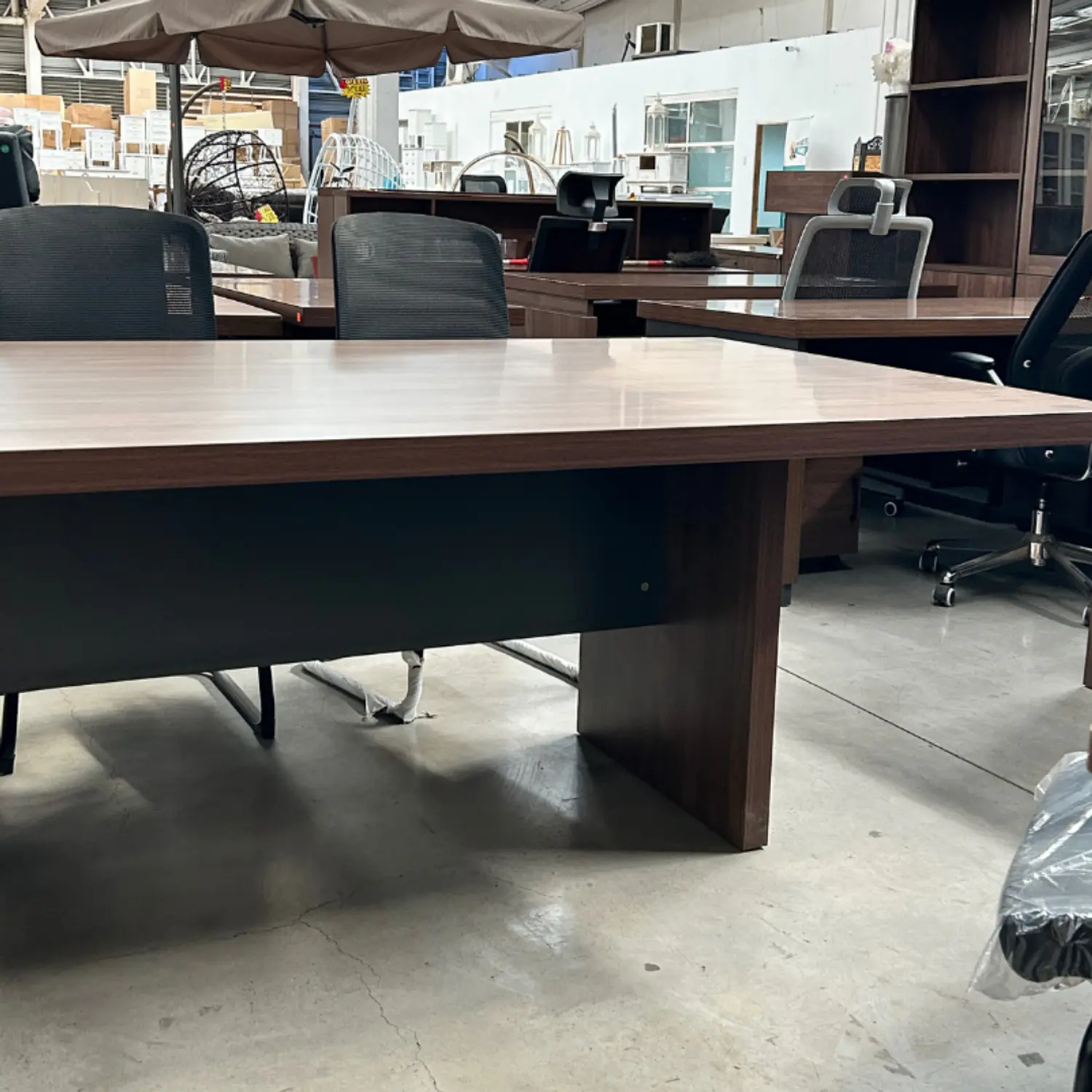 Mesa de Reuniones Rectangular de Madera Moderna para Oficina 8