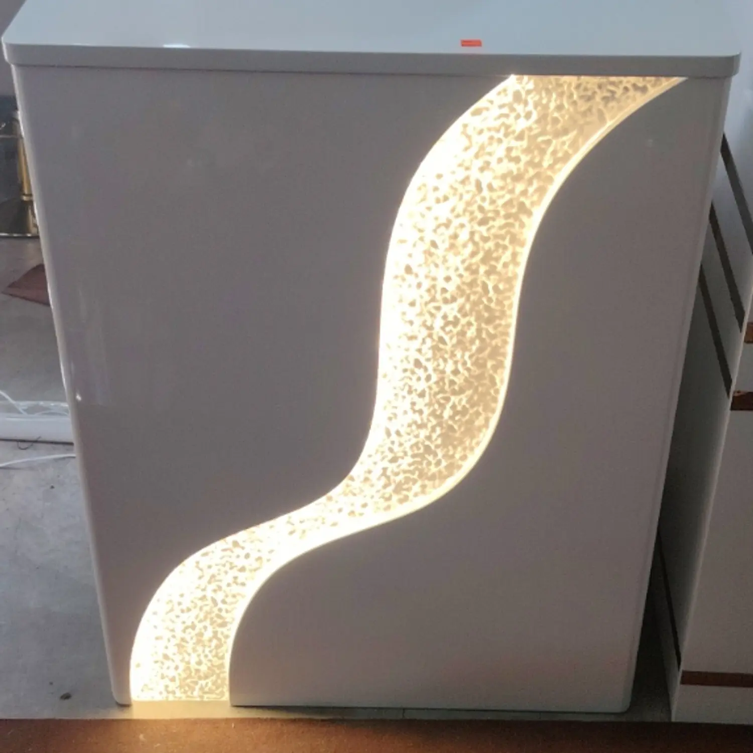 Mostrador de Recepción Blanco 80 cm con Detalle Dorado para Oficina y Atención al Cliente 7