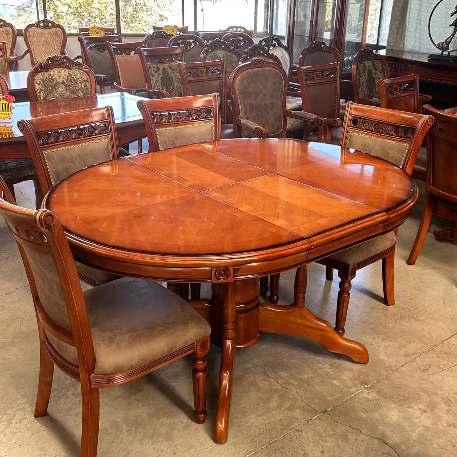Comedor de 6 Sillas Oval Tallado en Madera Roble Americano  6