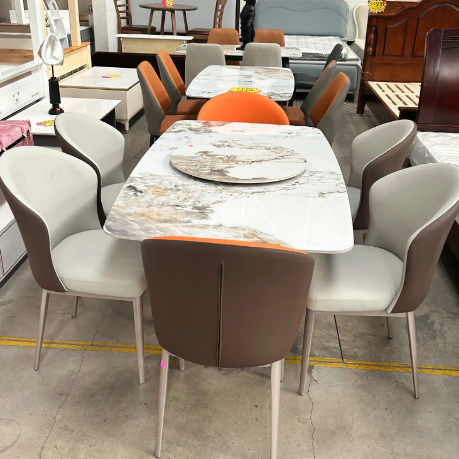  Comedor Rectangular con Cubierta en Piedra Sinterizada y 6 sillas en Ecocuero 3