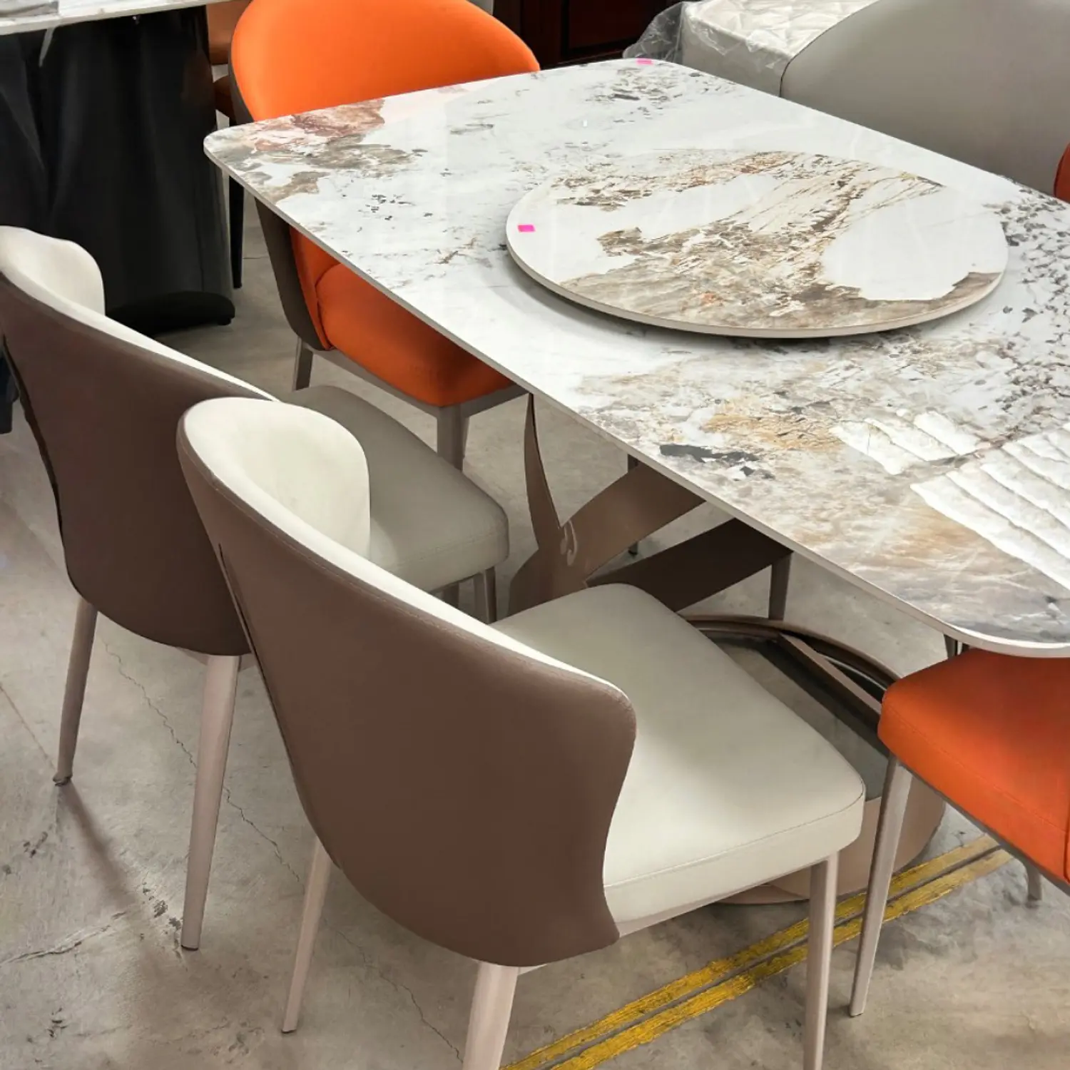  Comedor Rectangular con Cubierta en Piedra Sinterizada y 6 sillas en Ecocuero 4