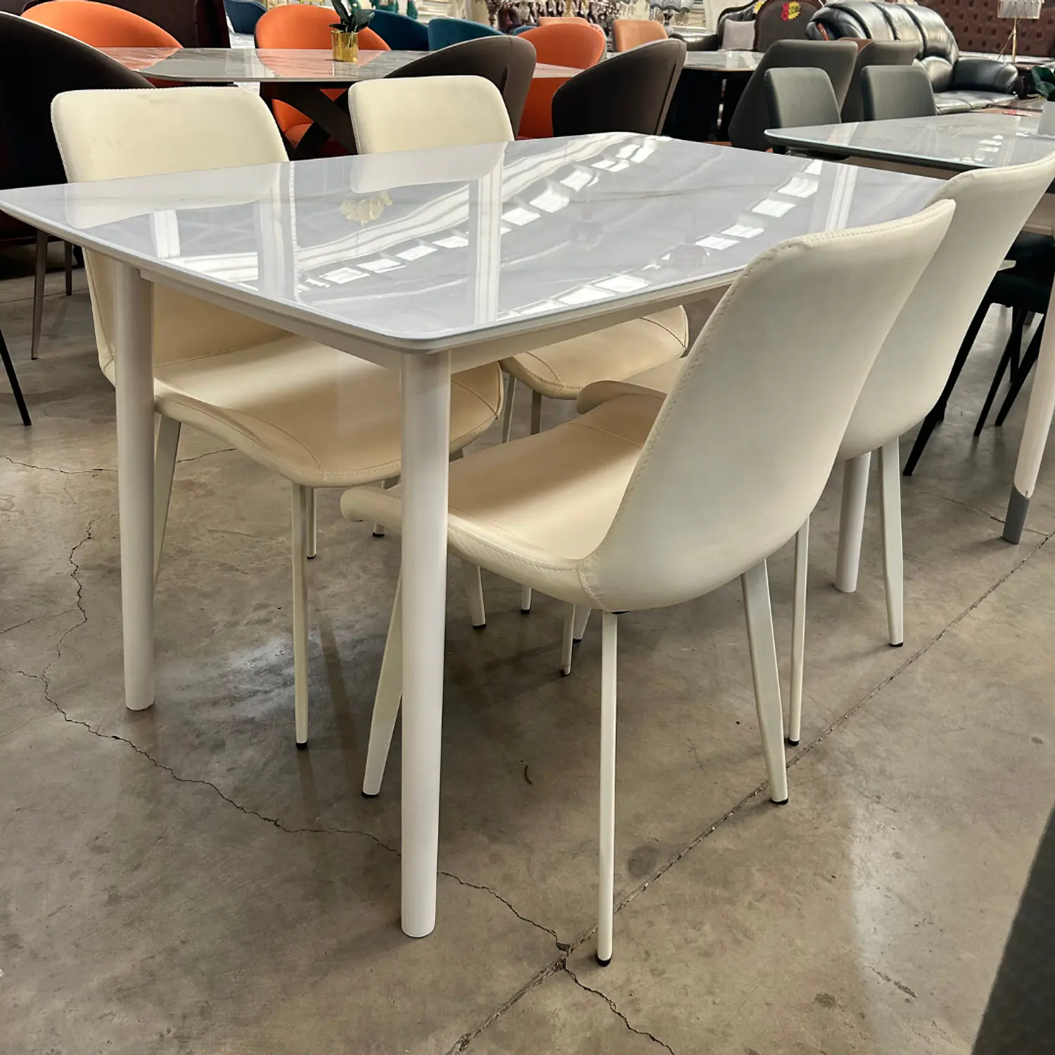 Comedor Rectangular con Diseño Mármol Blanco con 4 Sillas Color Beige 5