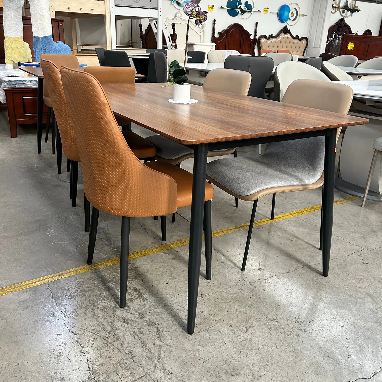 Comedor Rectangular con Acabado Roble y 4 Sillas Tapizadas 5