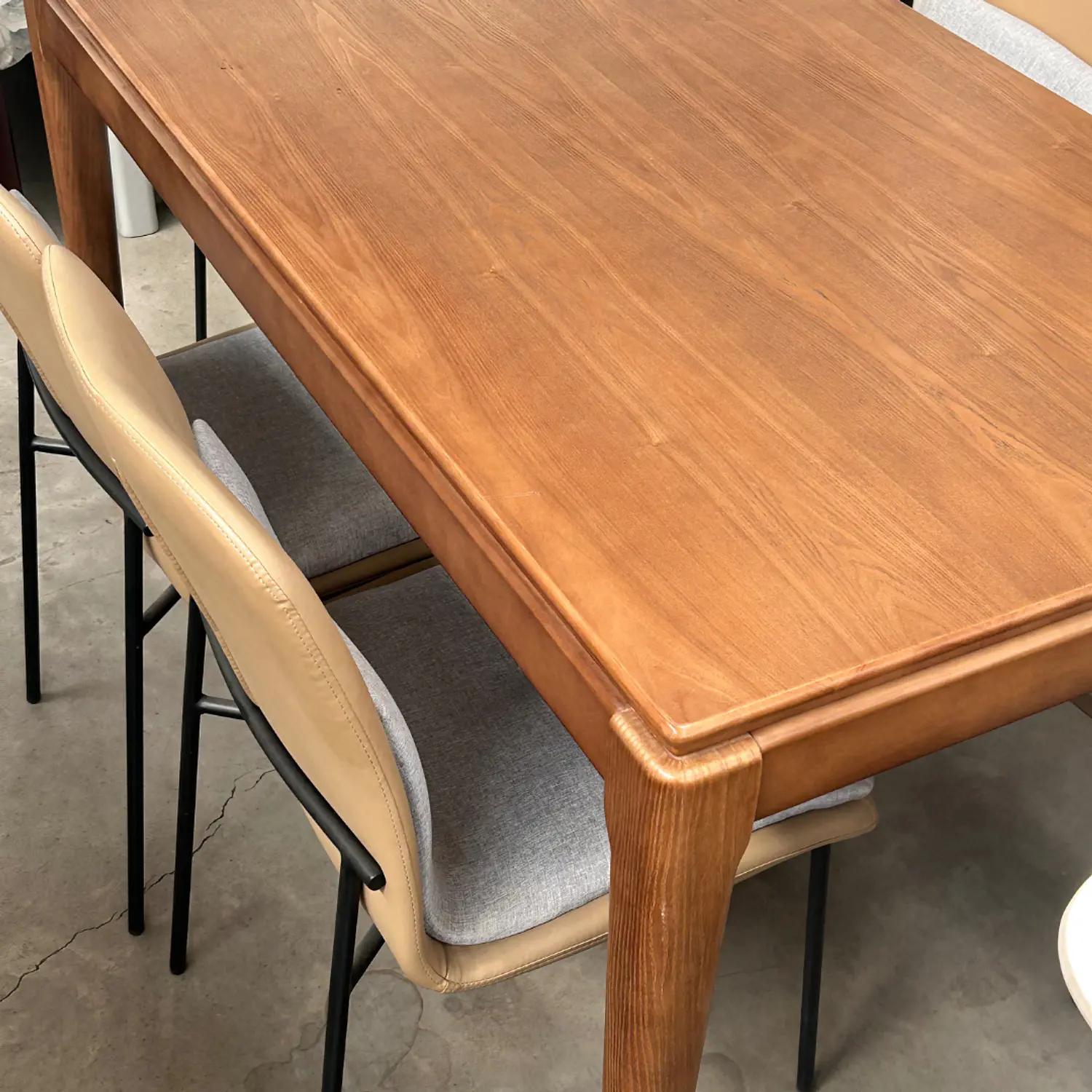 Juego de Comedor con Mesa Rectangular de Madera y 4 Sillas Tallada Blanca  6