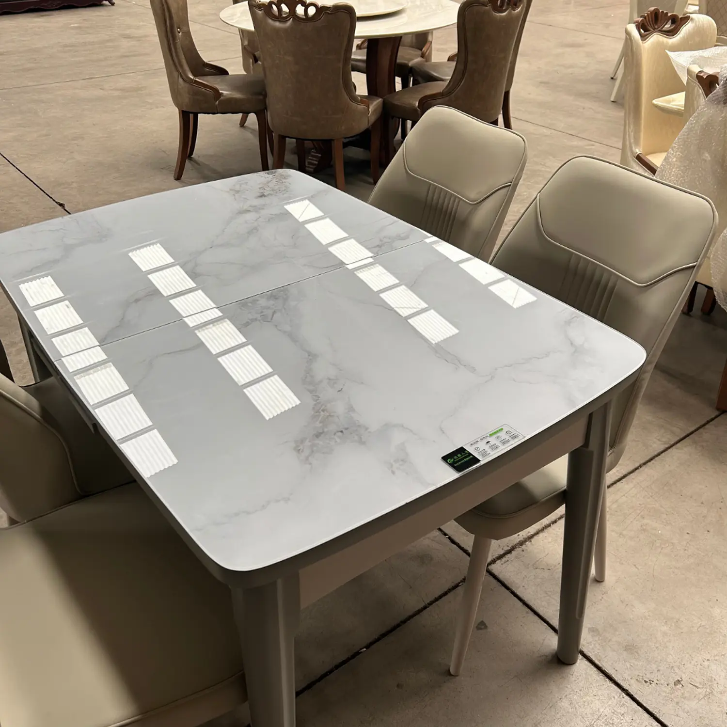 Comedor Rectangular Expandible Marshall con 4 Sillas EcoCuero 9