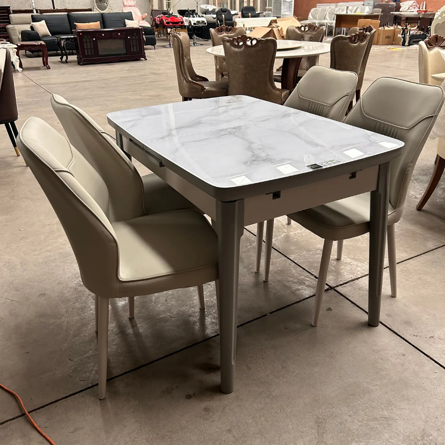 Comedor Rectangular Expandible Marshall con 4 Sillas EcoCuero 3