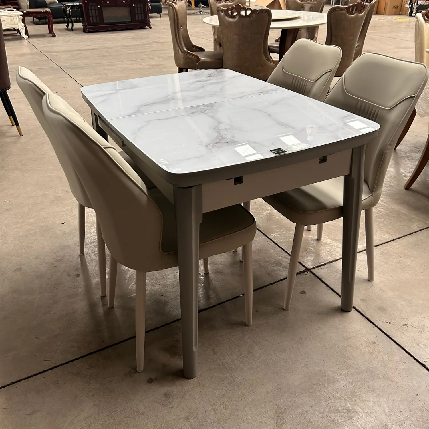 Comedor Rectangular Expandible Marshall con 4 Sillas EcoCuero 4