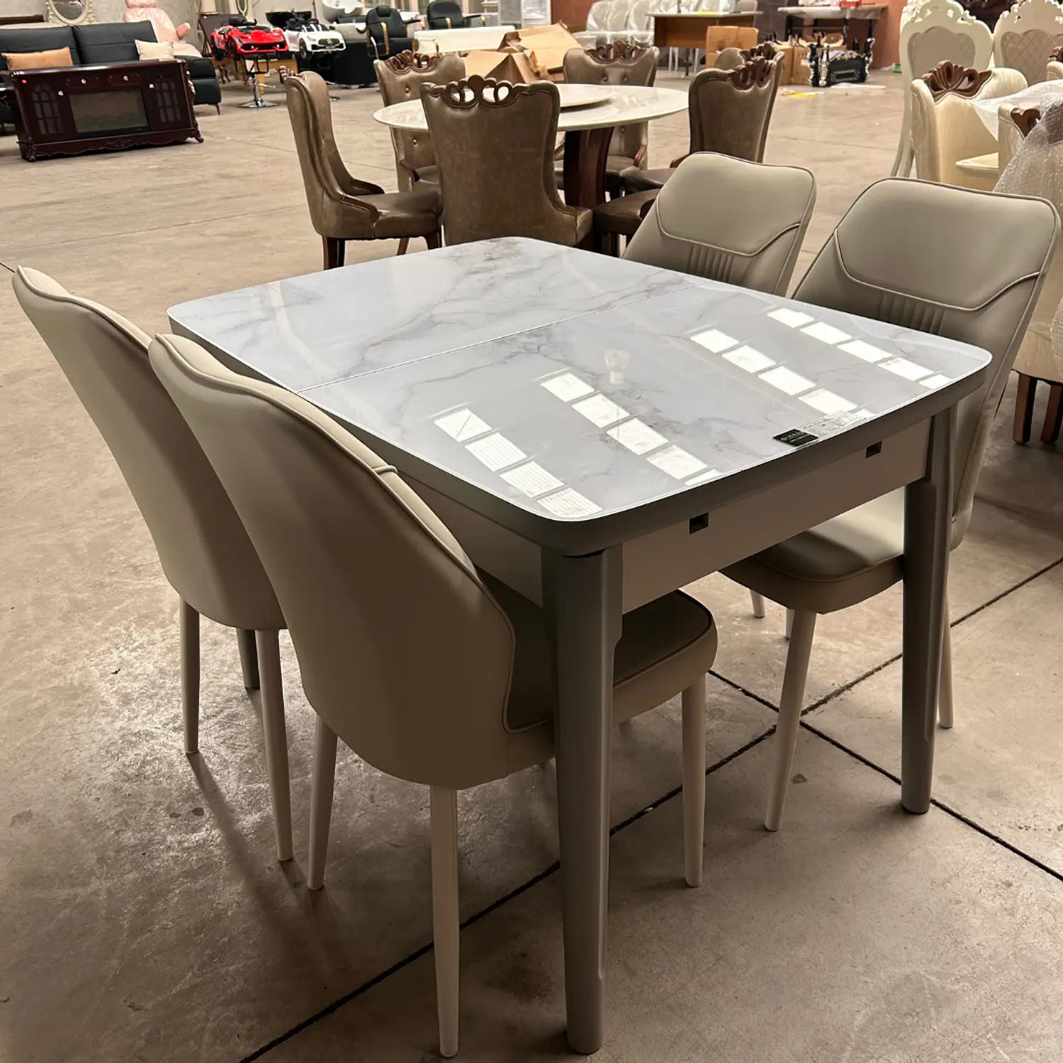 Comedor Rectangular Expandible Marshall con 4 Sillas EcoCuero 8