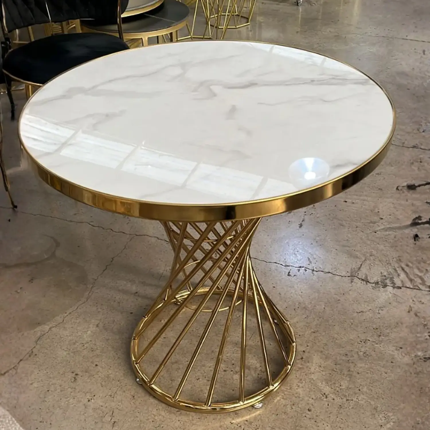 Mesa de Centro Redonda con Mármol Blanco y Base Dorada o Plateada 6