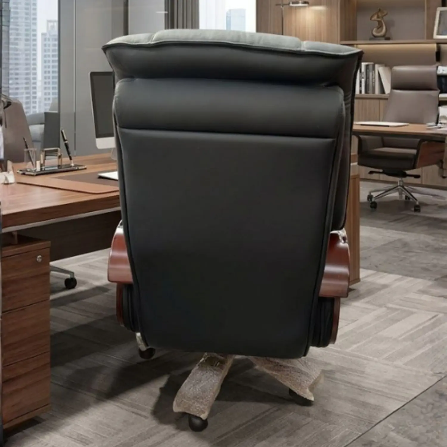 Silla de Escritorio Gerencial en Ecocuero Negro con Brazos de Madera Ergonómica  3