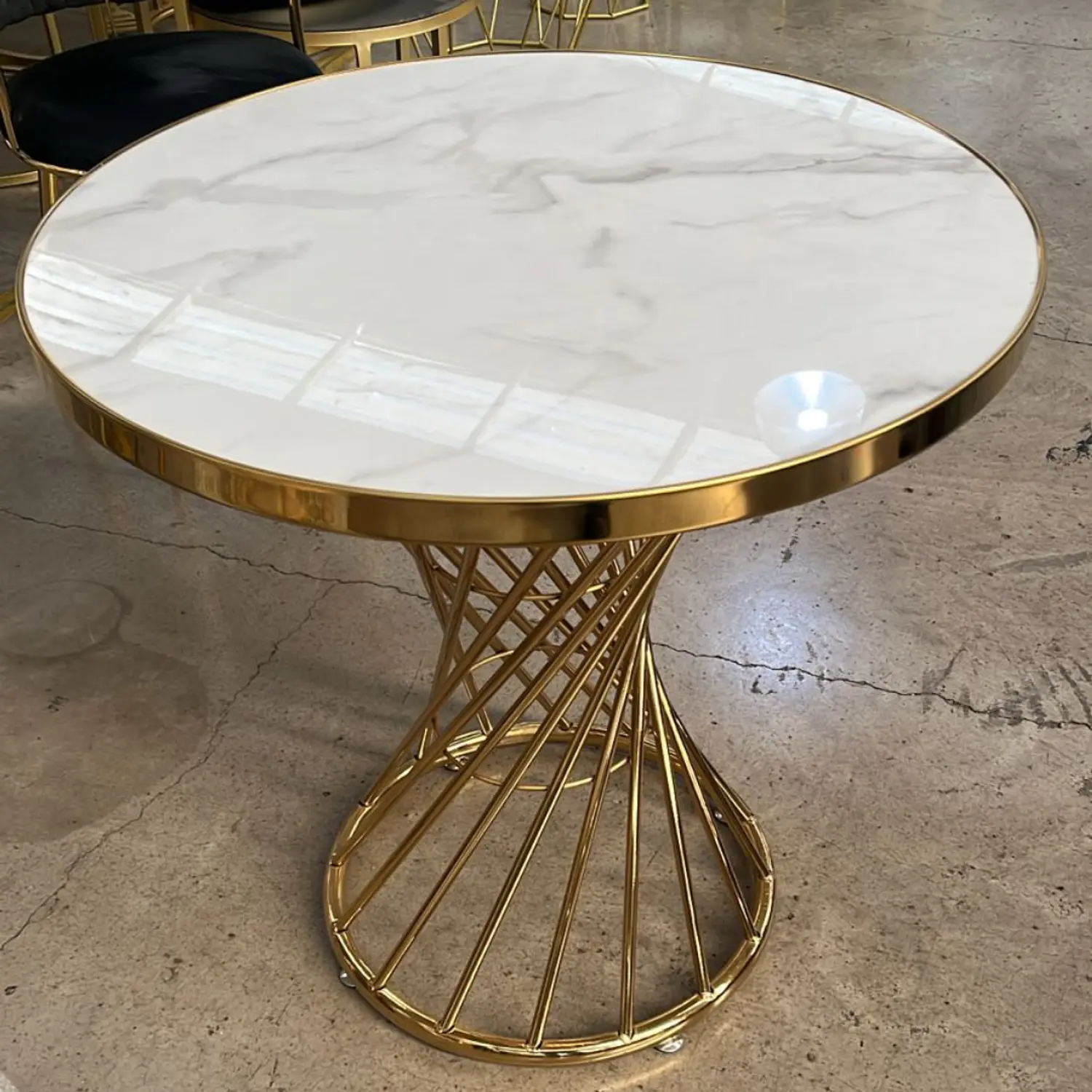 Mesa de Cafetería Redonda 70 cm Base Dorada  3