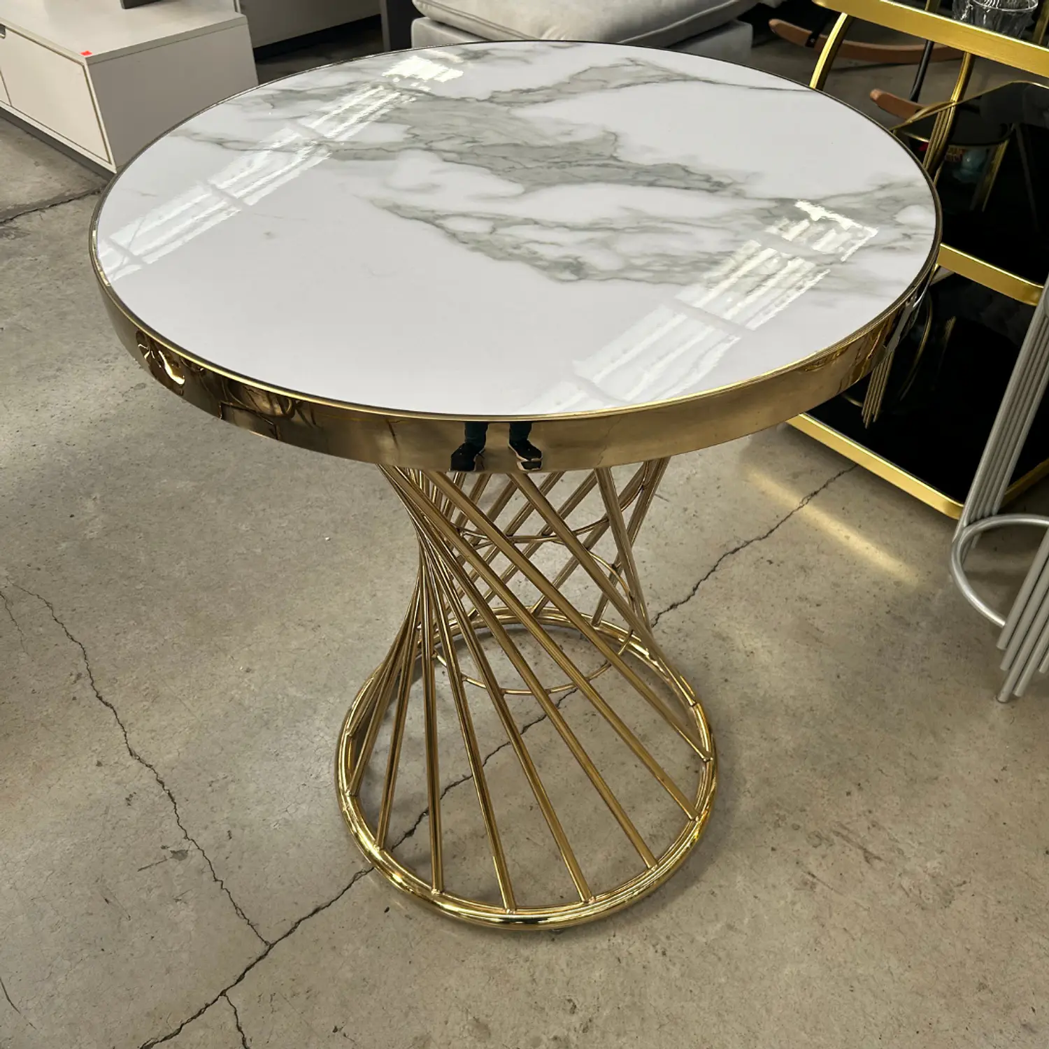 Mesa Lateral Dorada de Mármol Estilo Glam 60 cm 5