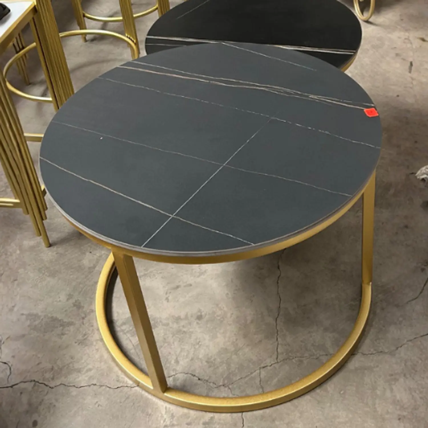 Mesa de Centro Doble Nido Negra Piedra Sinterizada con Base Dorada 4