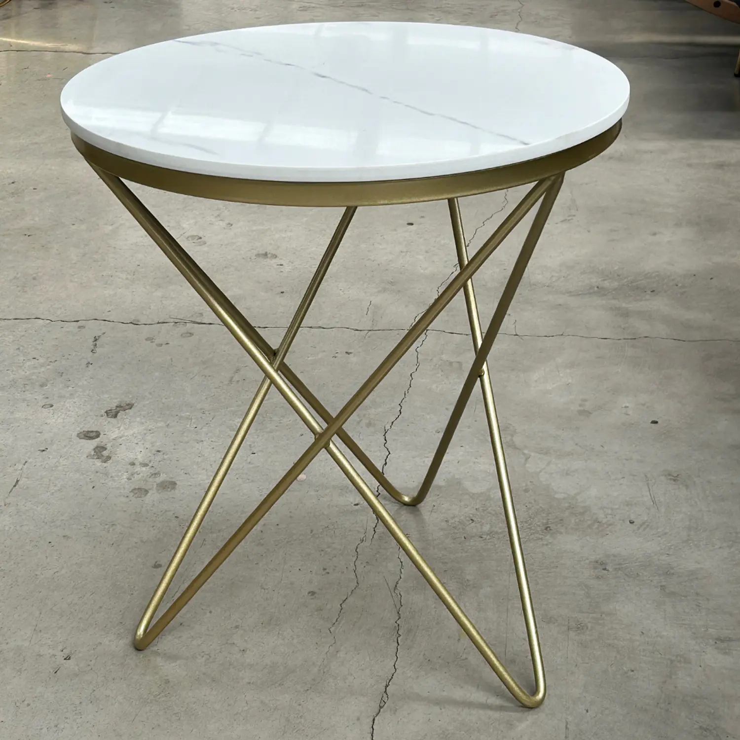 Mesa Auxiliar Redonda de Piedra Sinterizada Acabado Mármol y Dorado 4