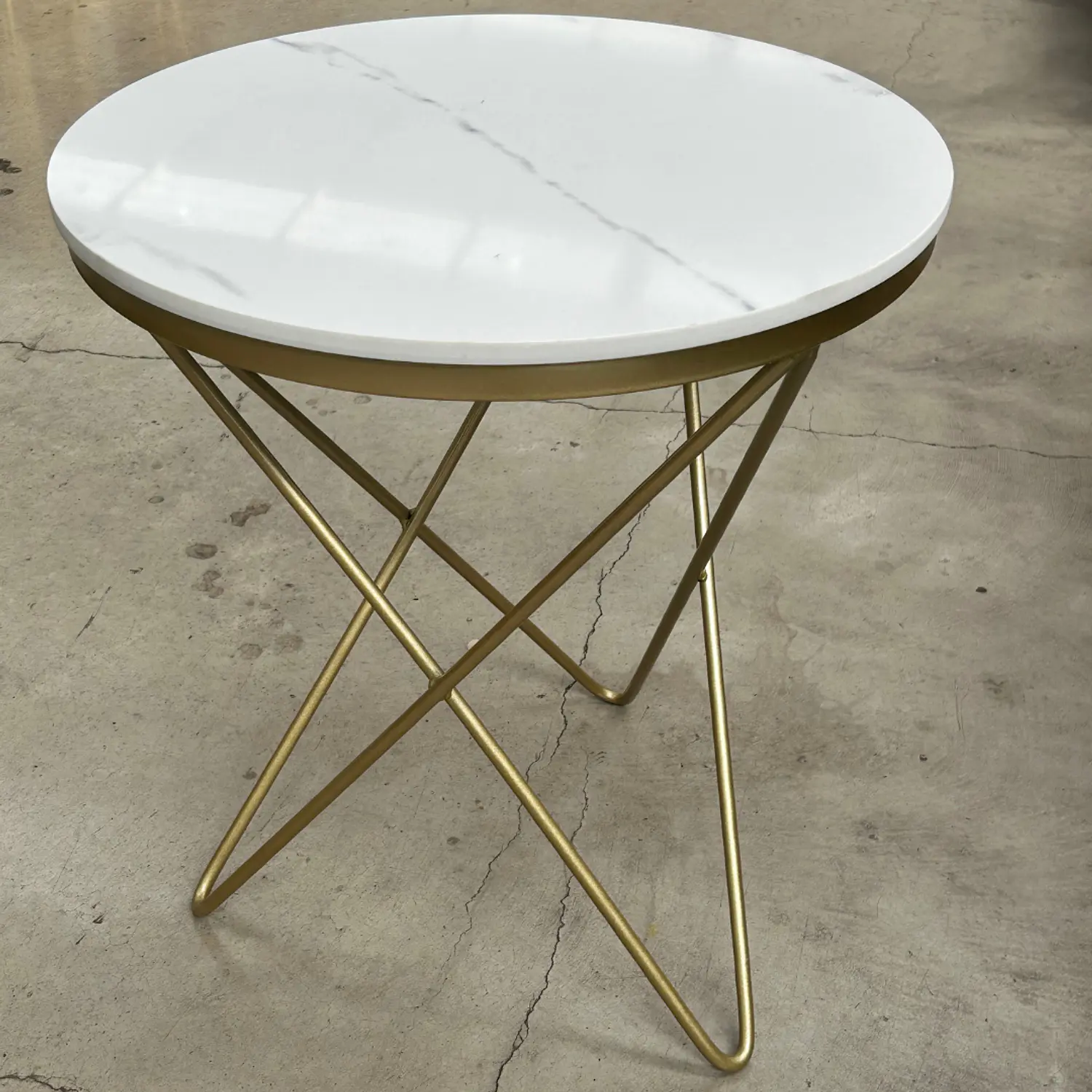 Mesa Auxiliar Redonda de Piedra Sinterizada Acabado Mármol y Dorado 5
