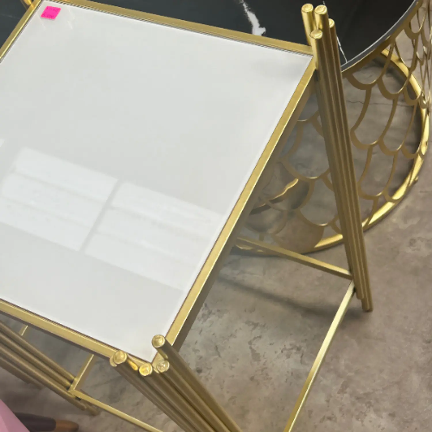 Mesa Lateral Postmoderna Cuadrada con Cubierta Acrílica  9