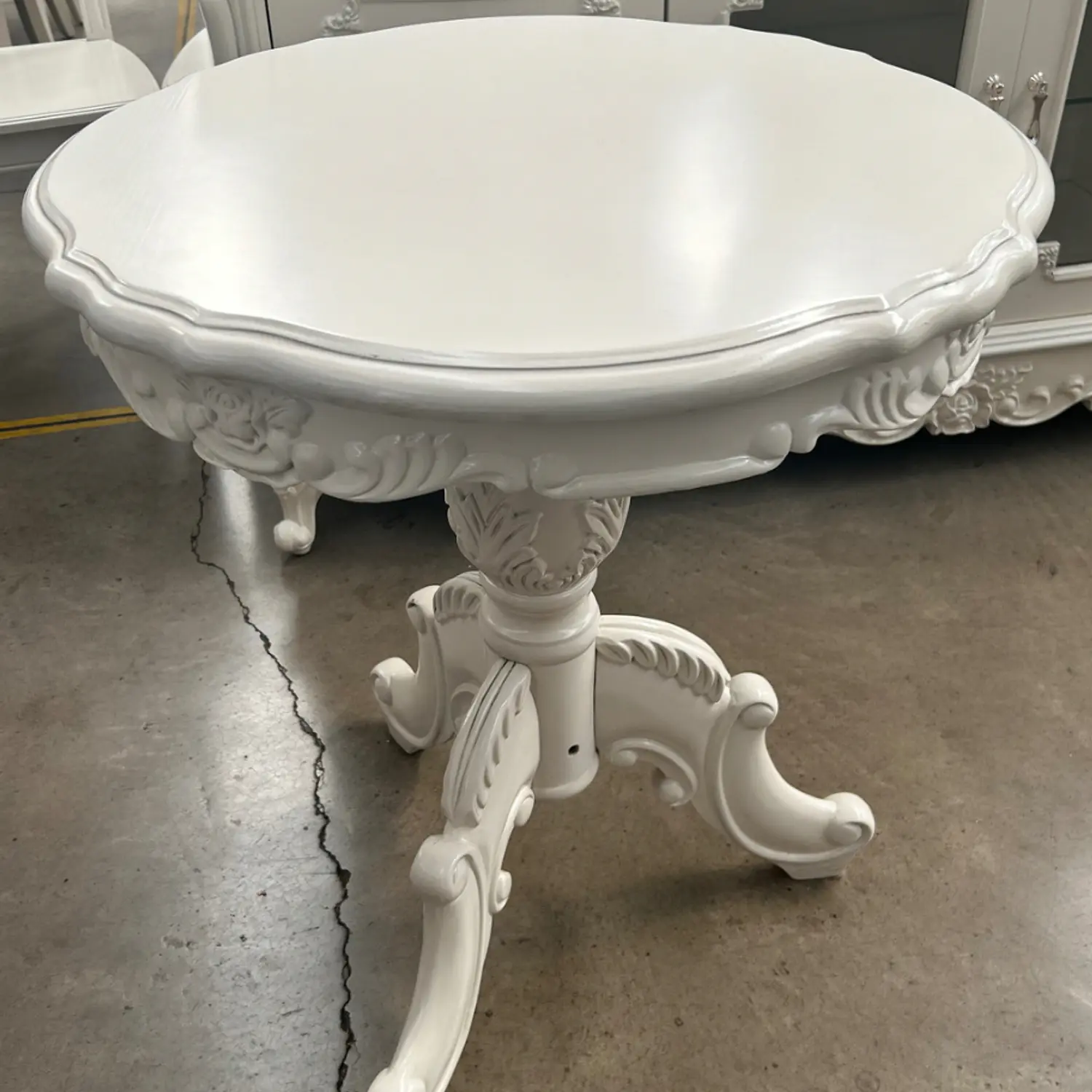 Mesa Lateral Redonda de Madera Tallada Blanca Estilo Clásico 70x60 6