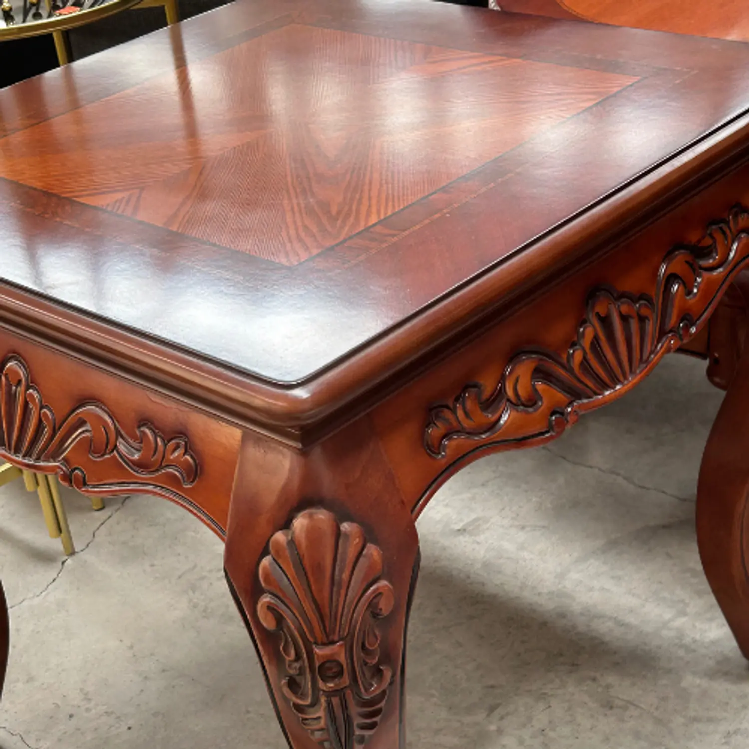 Mesa de Centro Cuadrada de Madera Tallada Color Caoba Clásica Victoriana  5