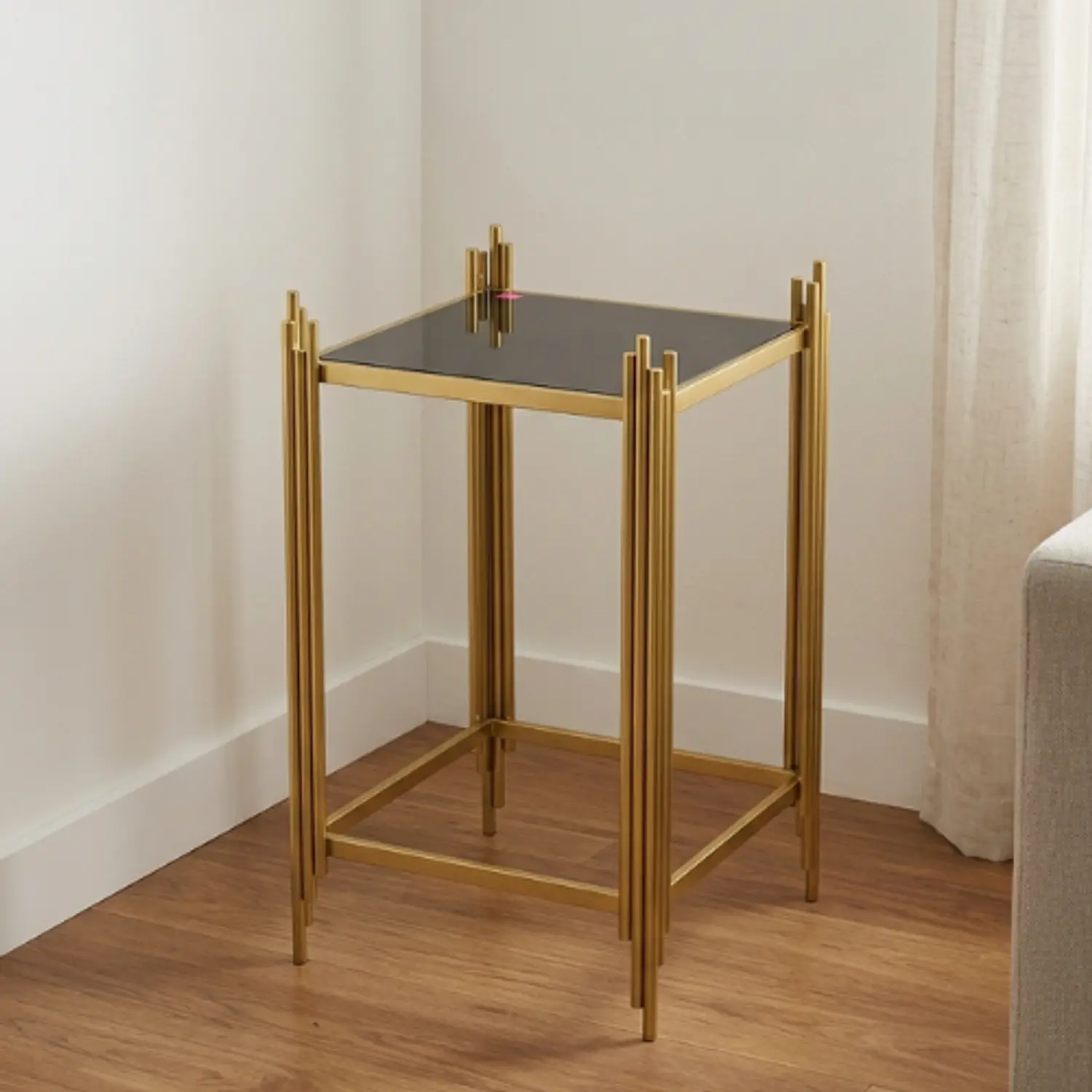 Mesas Laterales Cuadradas Negras con Patas Doradas Modernas 4