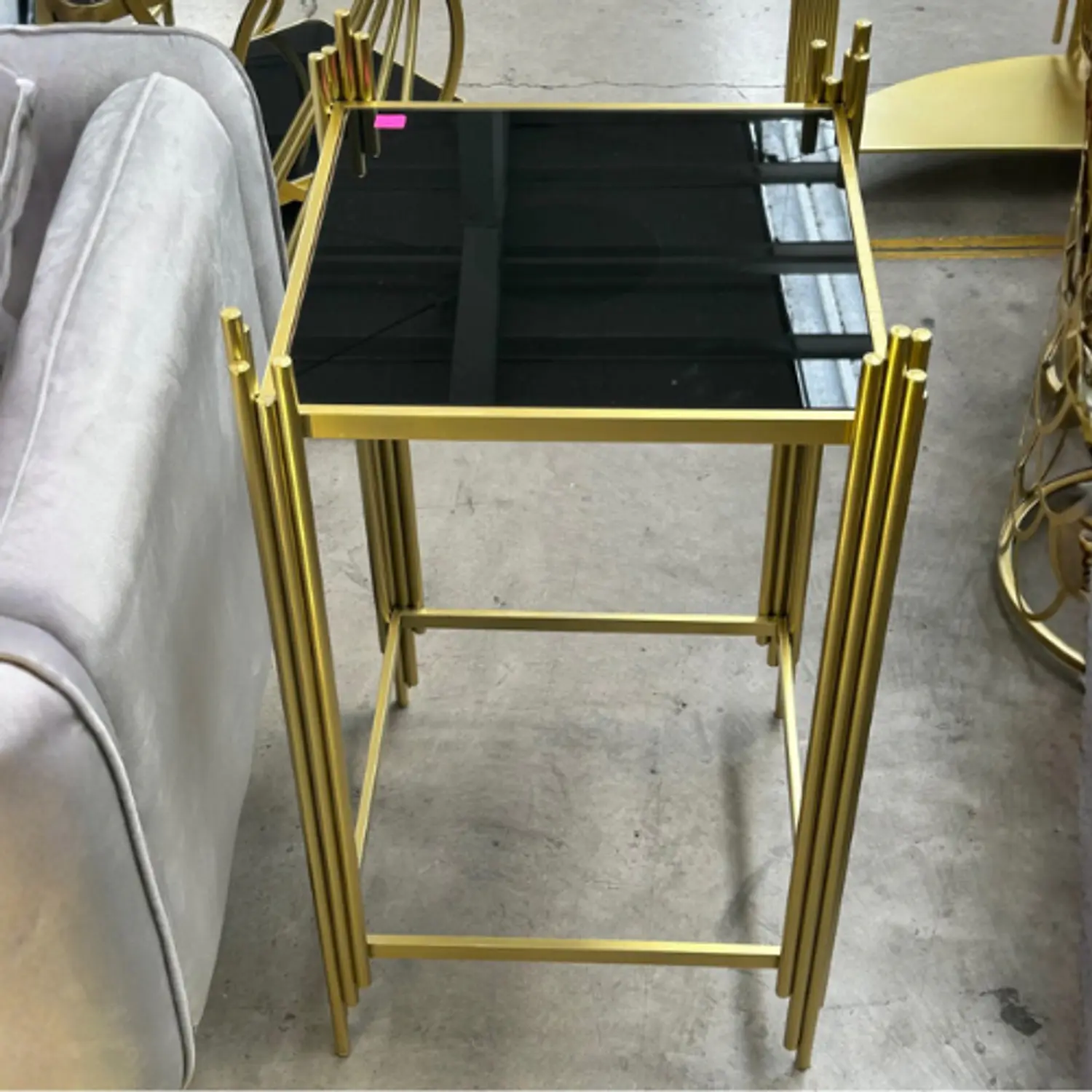 Mesas Laterales Cuadradas Negras con Patas Doradas Modernas 6