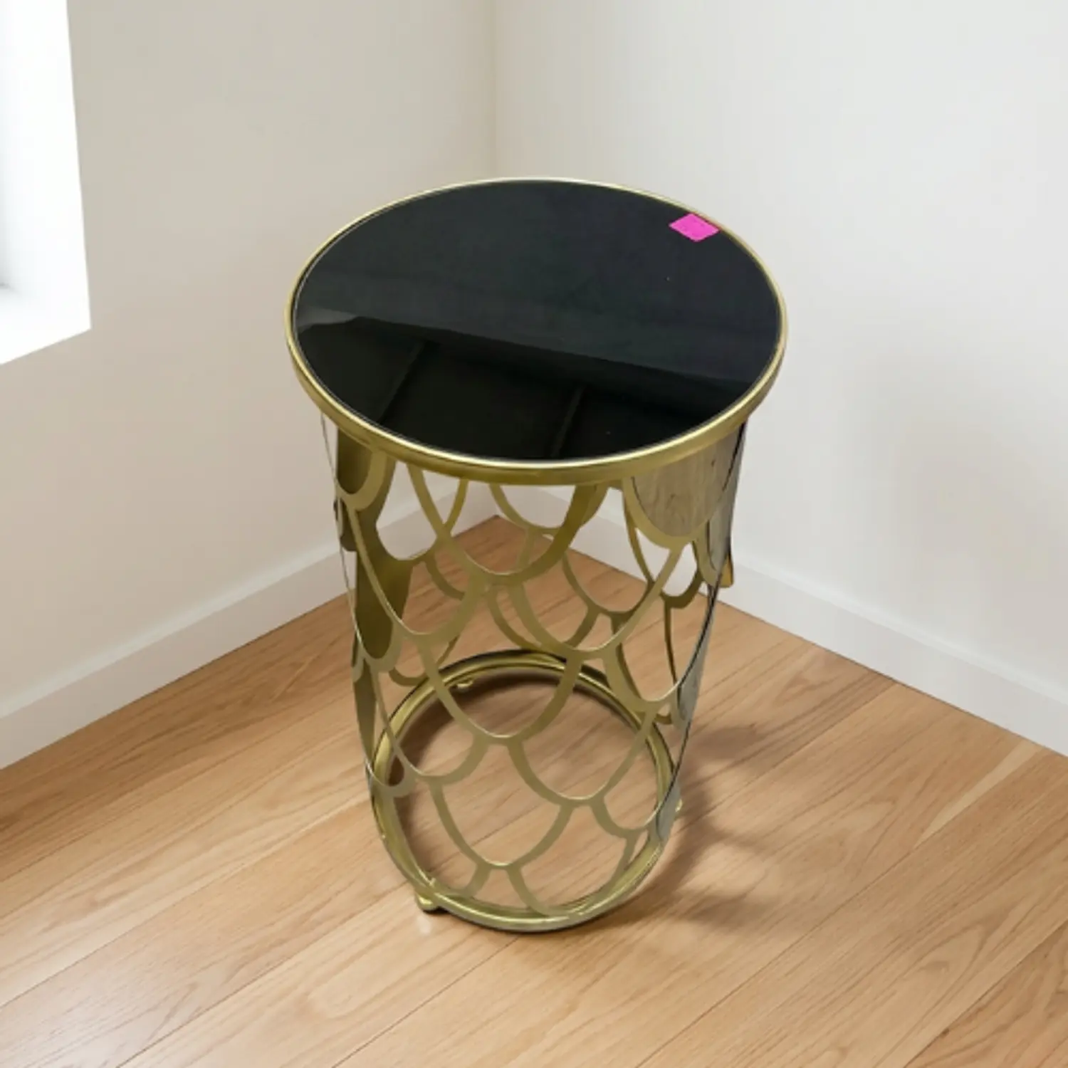 Mesa Lateral Redonda Dorada Hojuela Metálica con Cubierta Negra 2