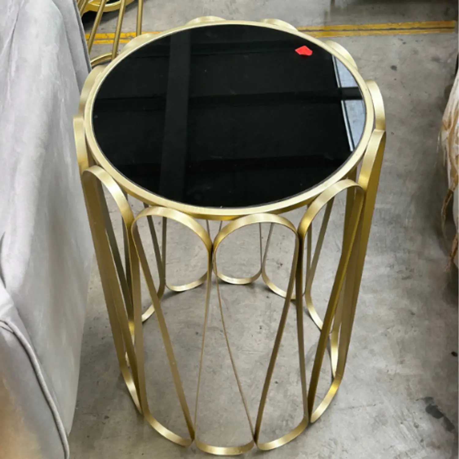 Mesa Lateral Cairo Postmoderna  Metalica Gold 70x40  4