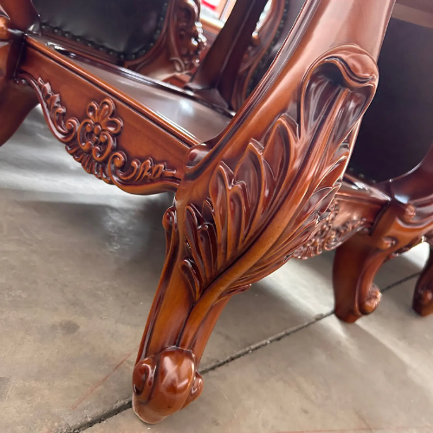 Mesa de Centro Cuadrada de Madera Tallada con Doble Estante Clásica 5