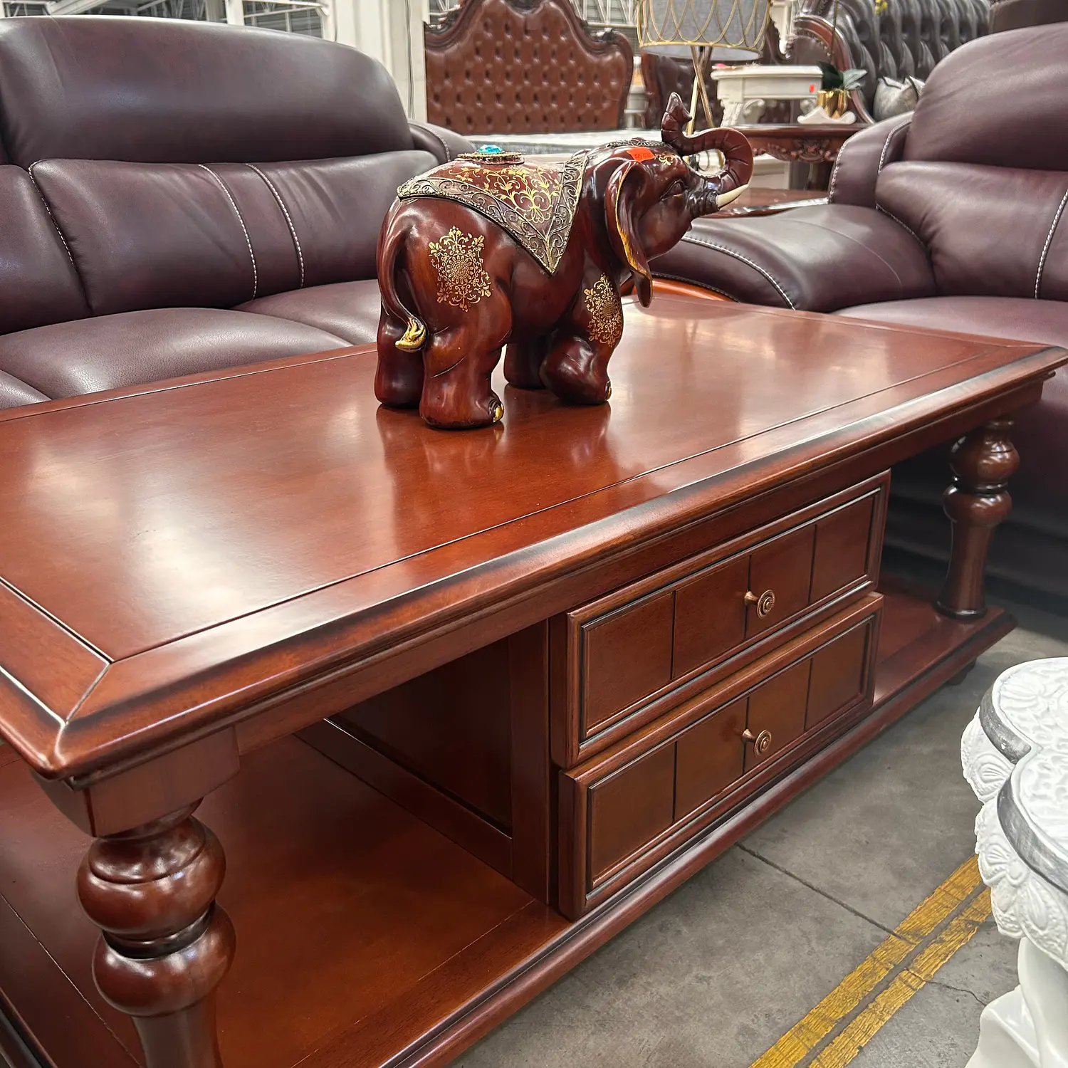 Mesa de Centro Clásica de Madera con Cajones y Estante Inferior 4