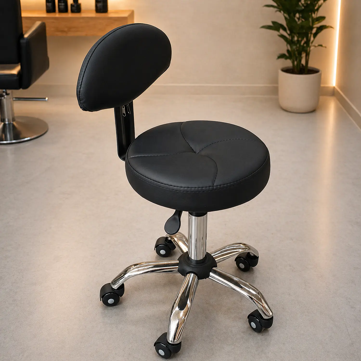 Banquito Barbería Negro con Respaldo Regulable y Ruedas Profesionales 1