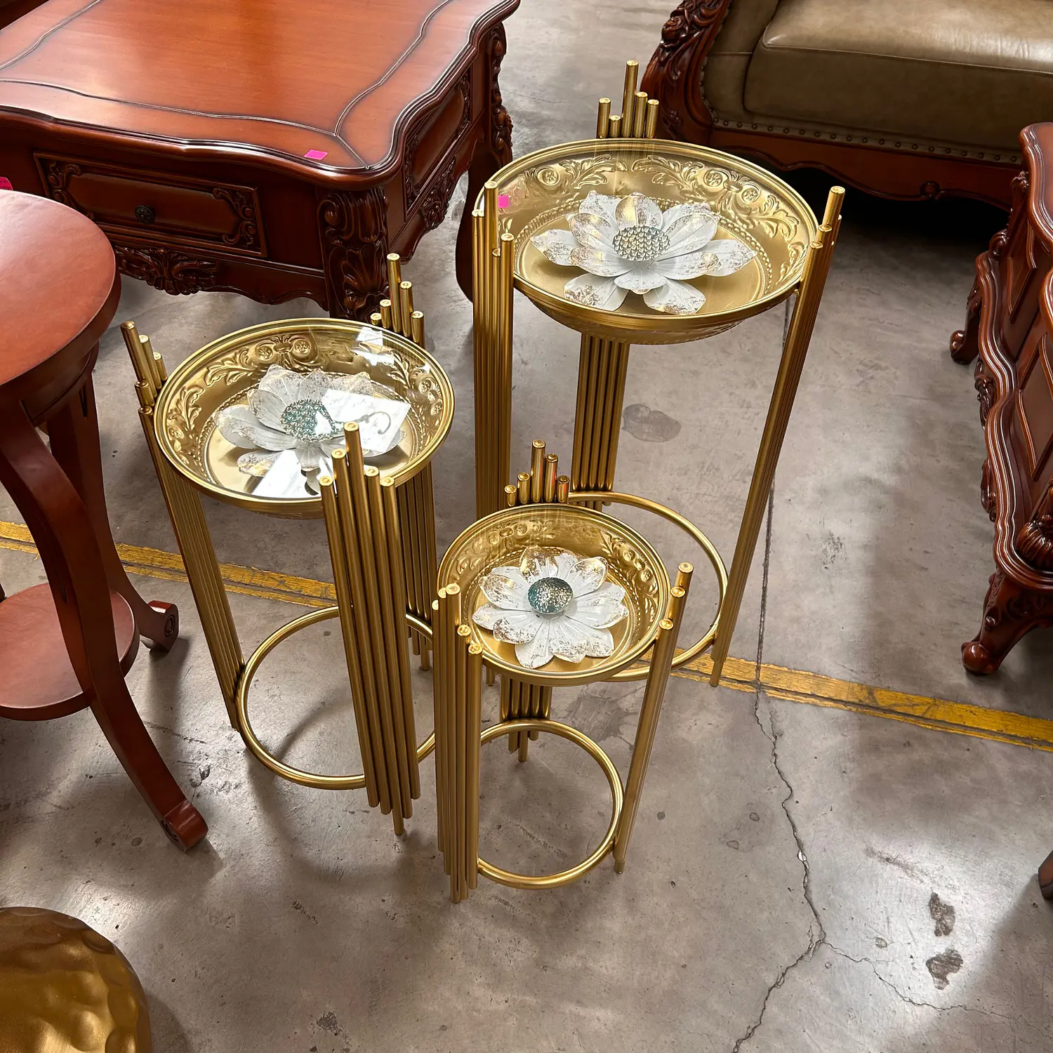 Set 3 Mesas Laterales Doradas con Vidrio Templado con Diseño de Flor 7