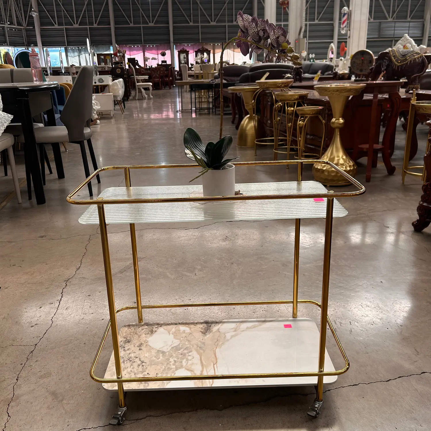 Carrito Decorativo Dorado 2 Niveles con Vidrio Templado y Ruedas 5