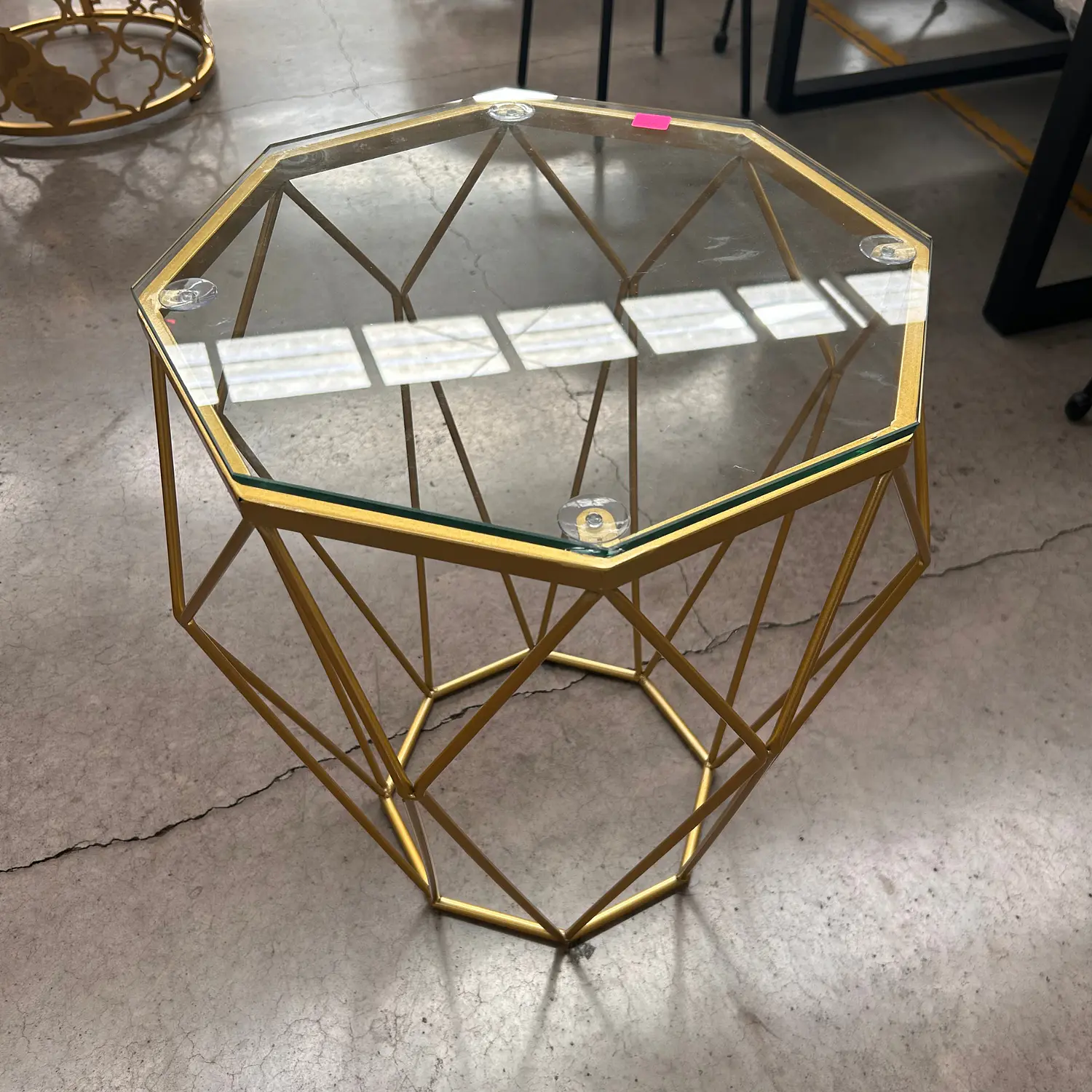Mesa de Centro Hexagonal Dorada con Vidrio Estilo Diamante 4