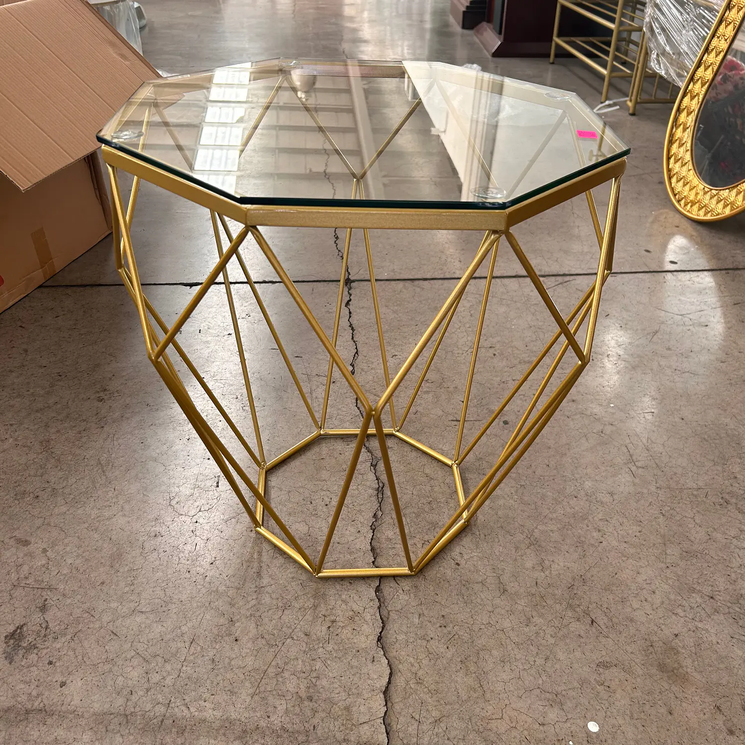 Mesa de Centro Hexagonal Dorada con Vidrio Estilo Diamante 6