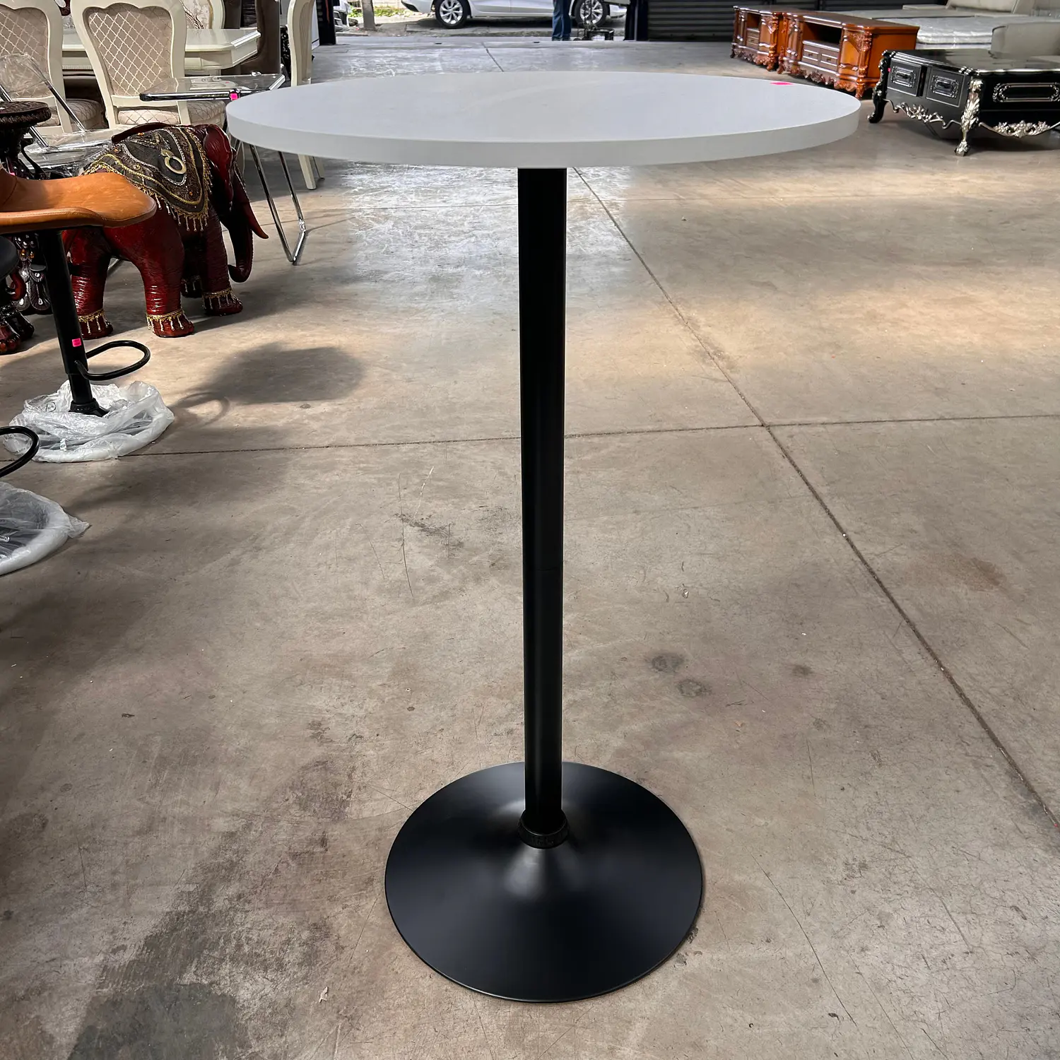 Mesa Alta de Bar Redonda con Base Metálica Negra 6