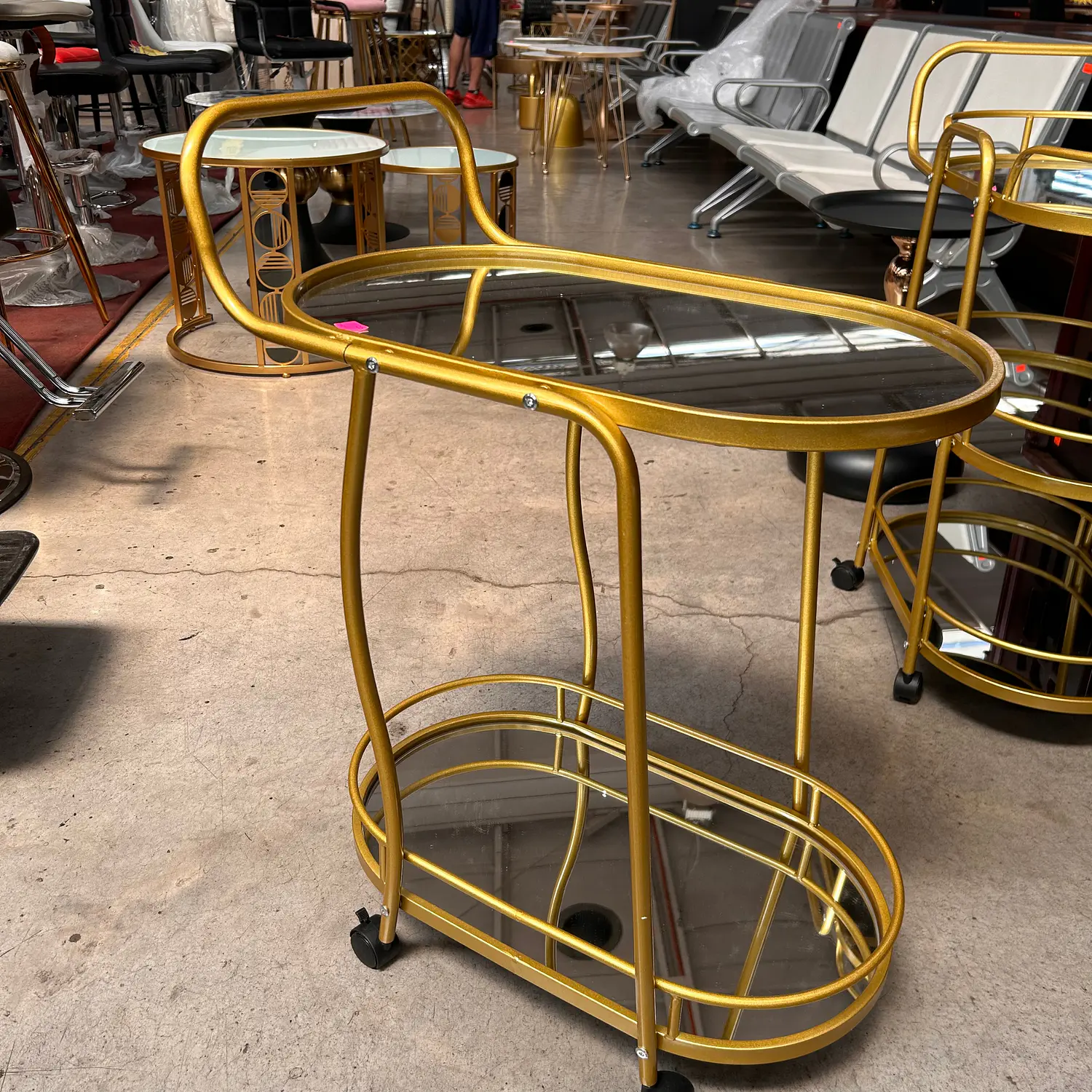 Carrito para Bar Dorado con Ruedas y Doble Bandeja de Vidrio 5