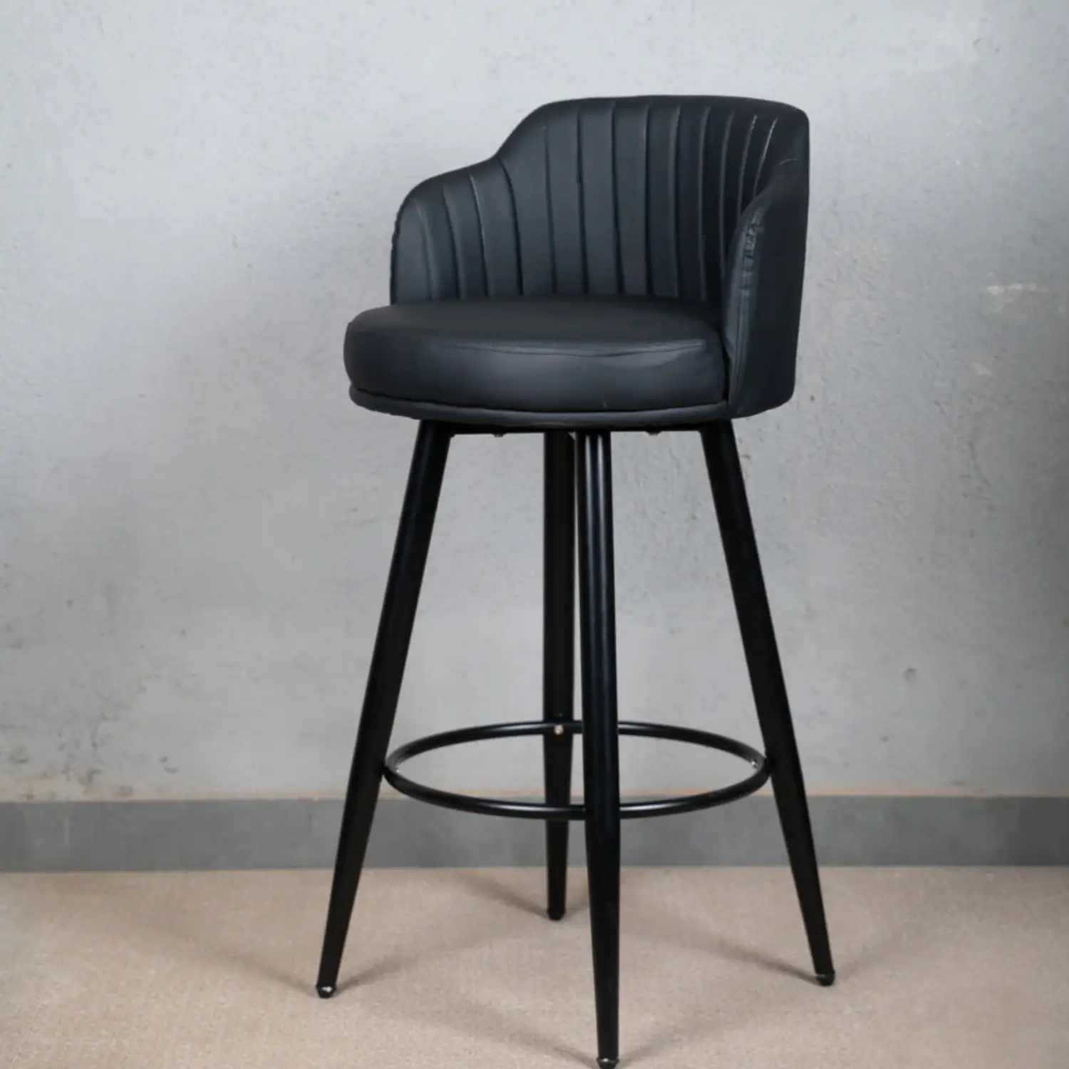 Set de 6 Taburetes de Bar de Eco Cuero Acolchados y Patas Metálicas Negras 9