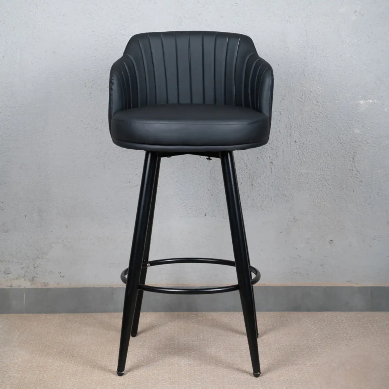 Set de 6 Taburetes de Bar de Eco Cuero Acolchados y Patas Metálicas Negras 10