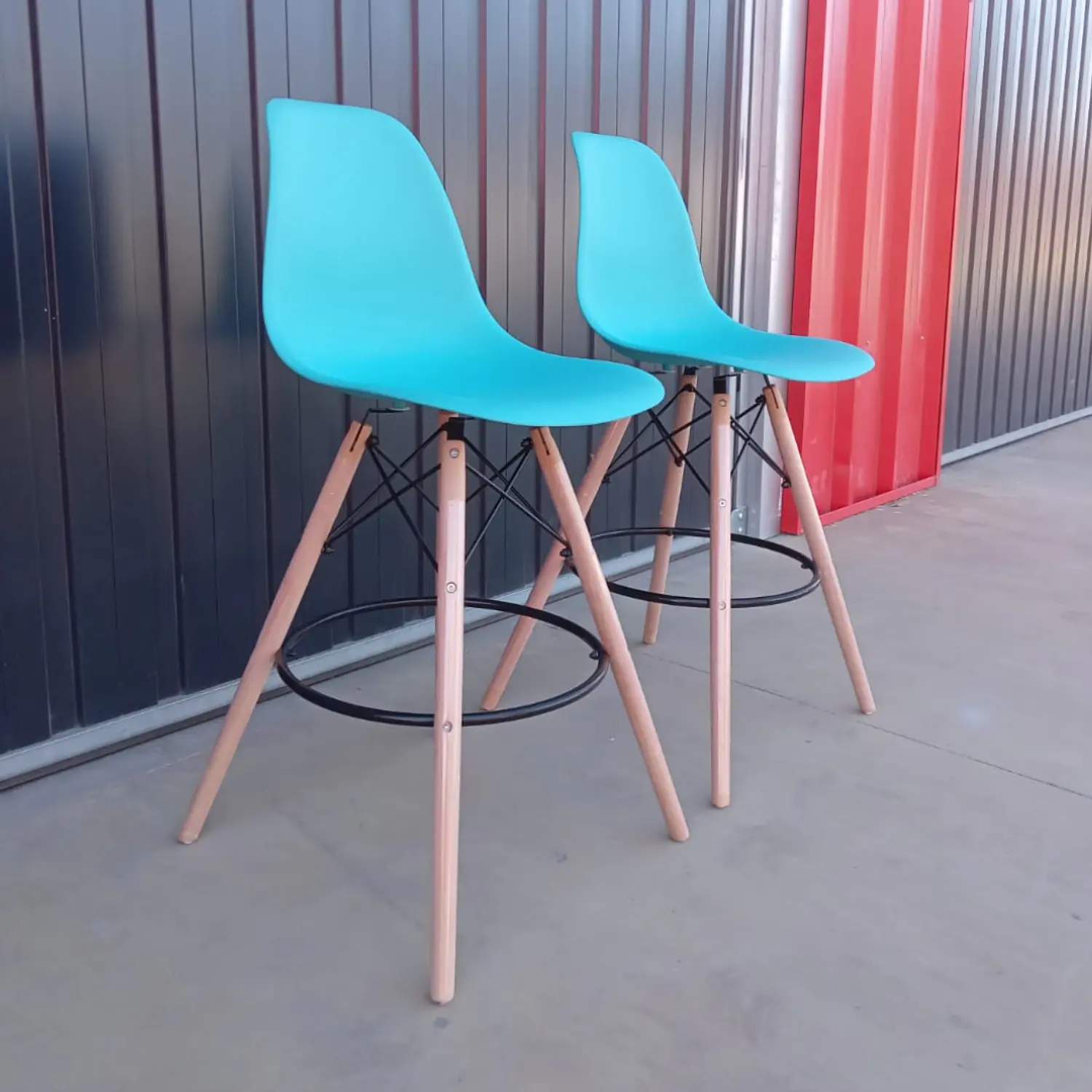 Set 2 Taburetes de Bar Eames con Patas de Madera y Apoyapiés 4