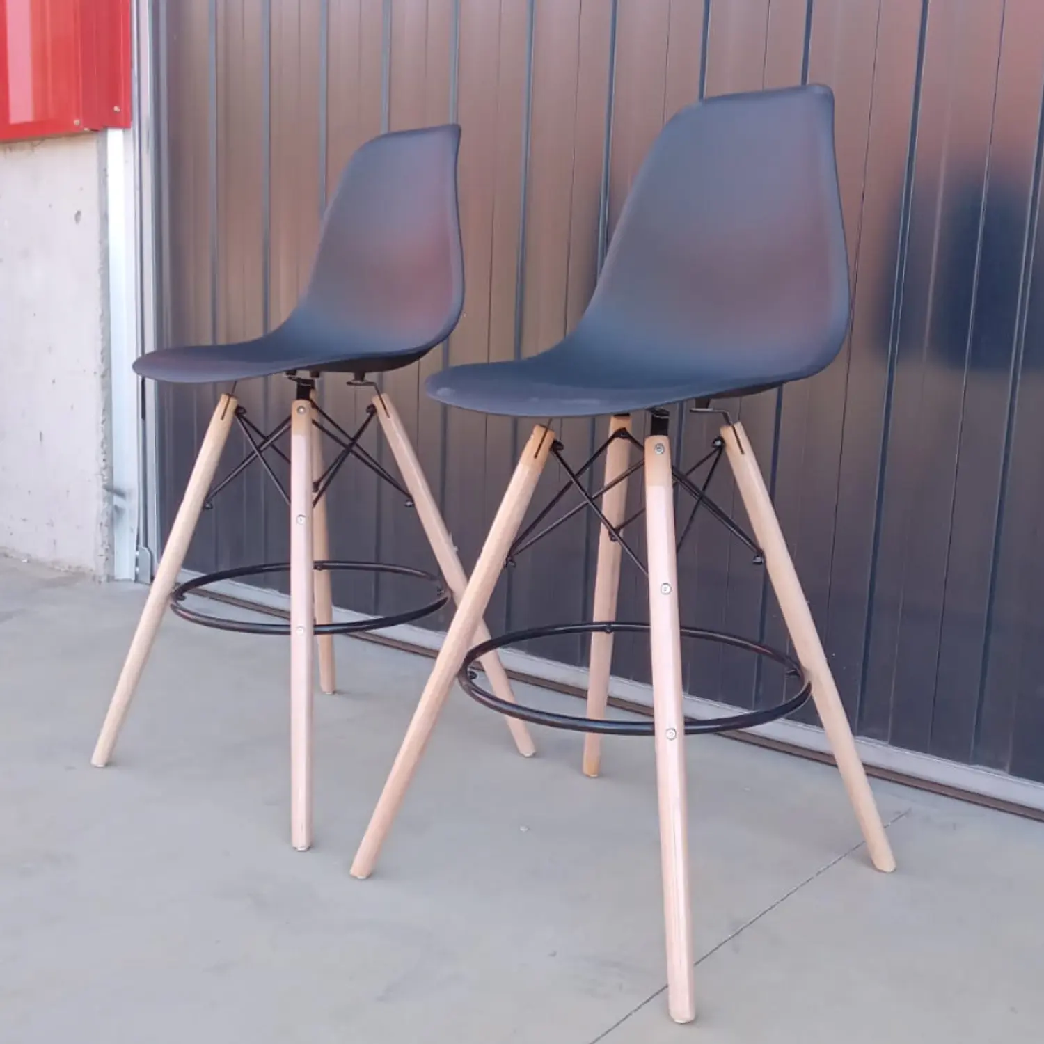 Set 2 Taburetes de Bar Eames con Patas de Madera y Apoyapiés 6