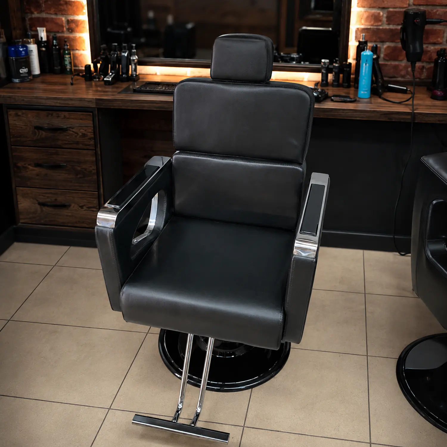 Sillón de Barbería Profesional Reclinable con Base Cuadrada y Hidráulica  Atlas Pro 4